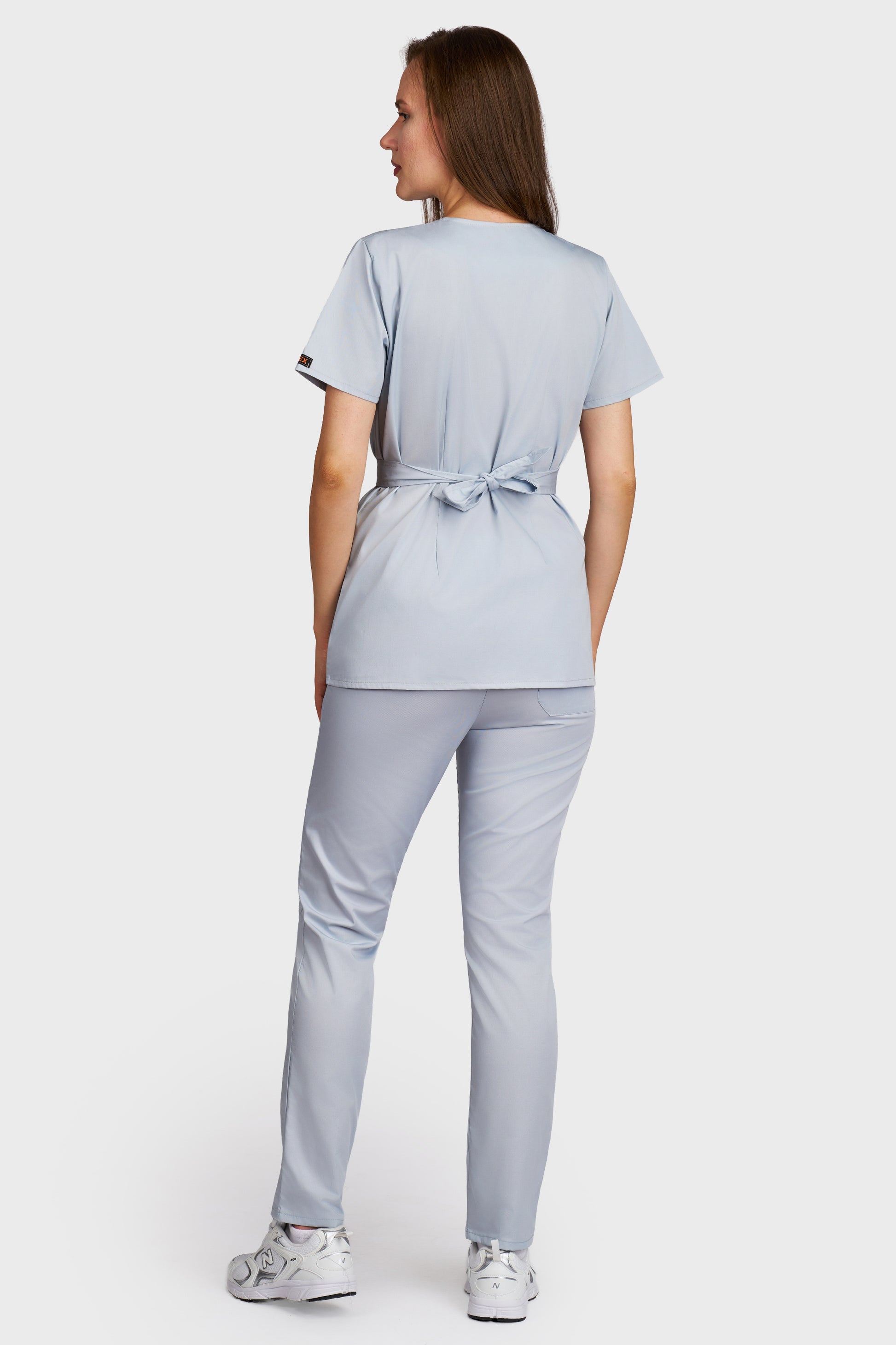 Costum medical femei gri - bluza medicala Kimono si pantaloni cu elastic, vedere din spate - AKITEX