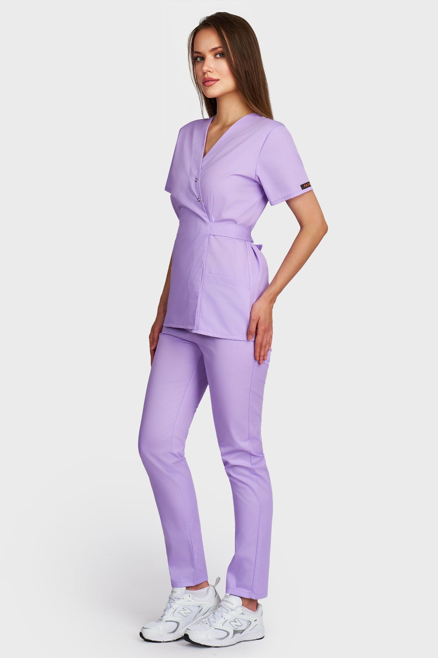 Costum medical femei lila - bluza medicala Kimono si pantaloni cu elastic, vedere laterala - AKITEX