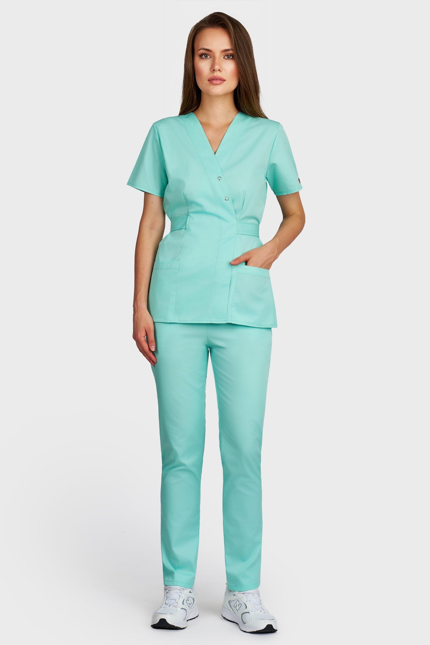 Costum medical femei menta - bluza medicala Kimono si pantaloni cu elastic, vedere din fata - AKITEX