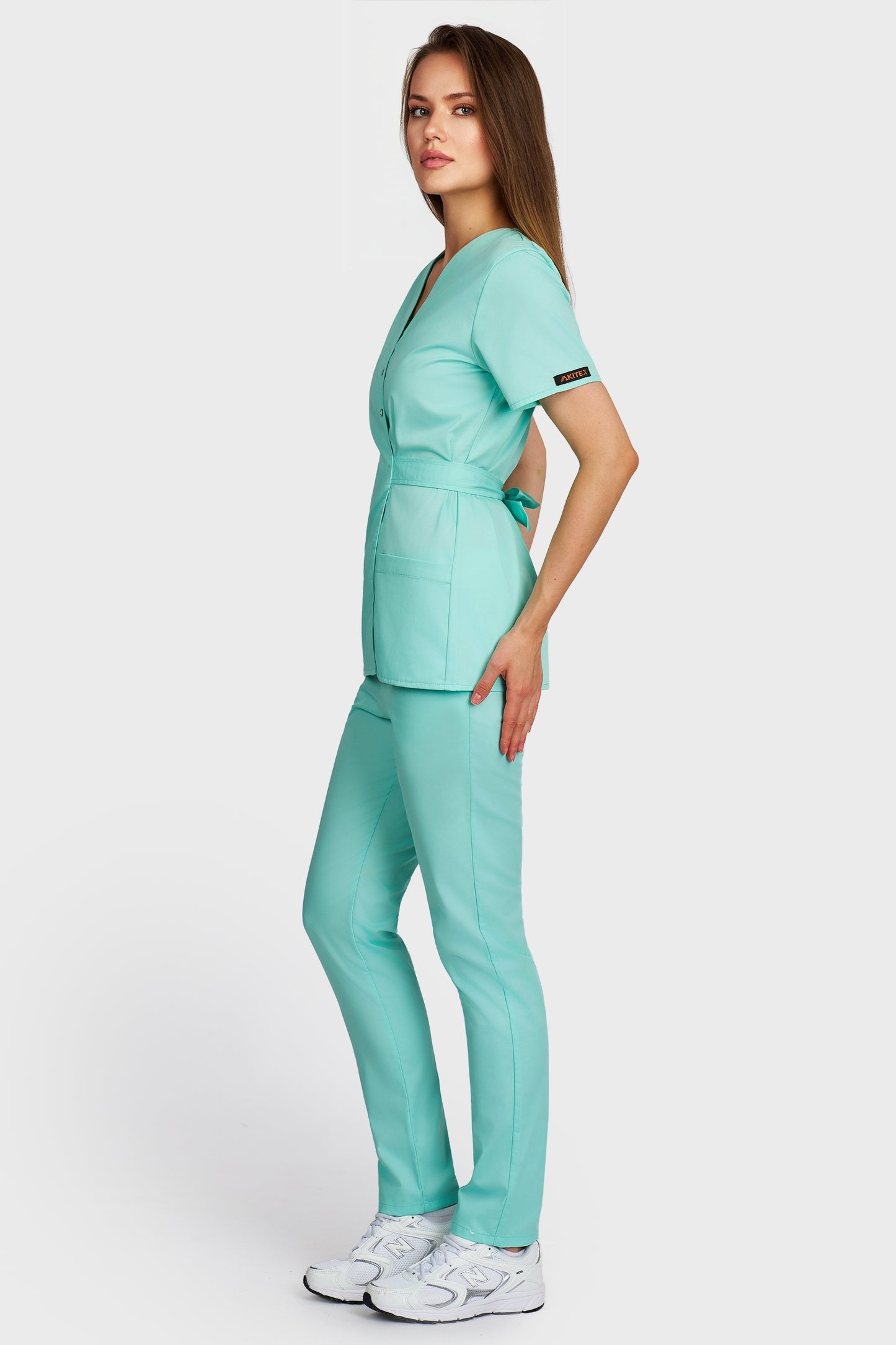 Costum medical femei menta - bluza medicala Kimono si pantaloni cu elastic, vedere laterala - AKITEX