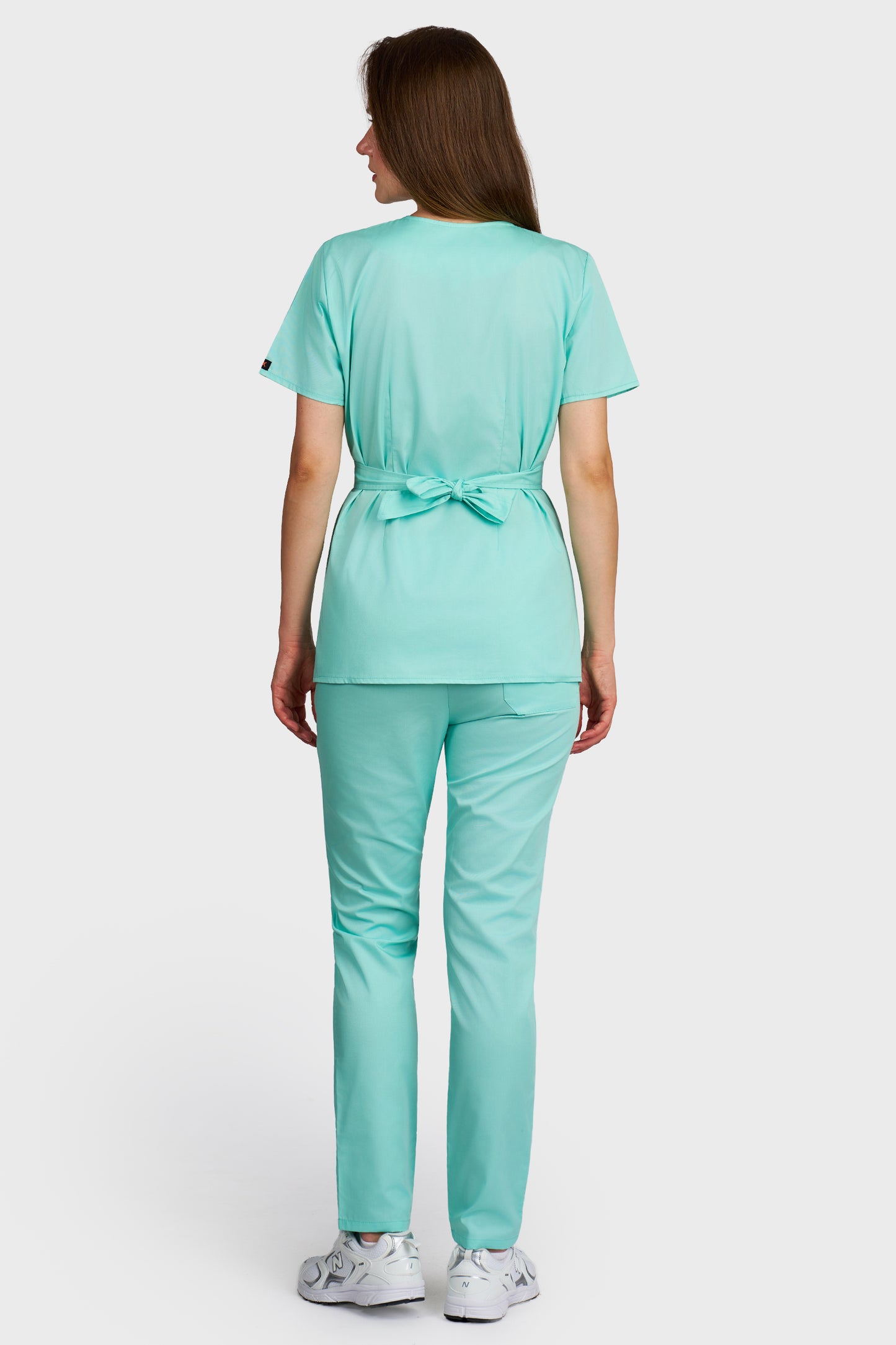 Costum medical femei menta - bluza medicala Kimono si pantaloni cu elastic, vedere din spate - AKITEX