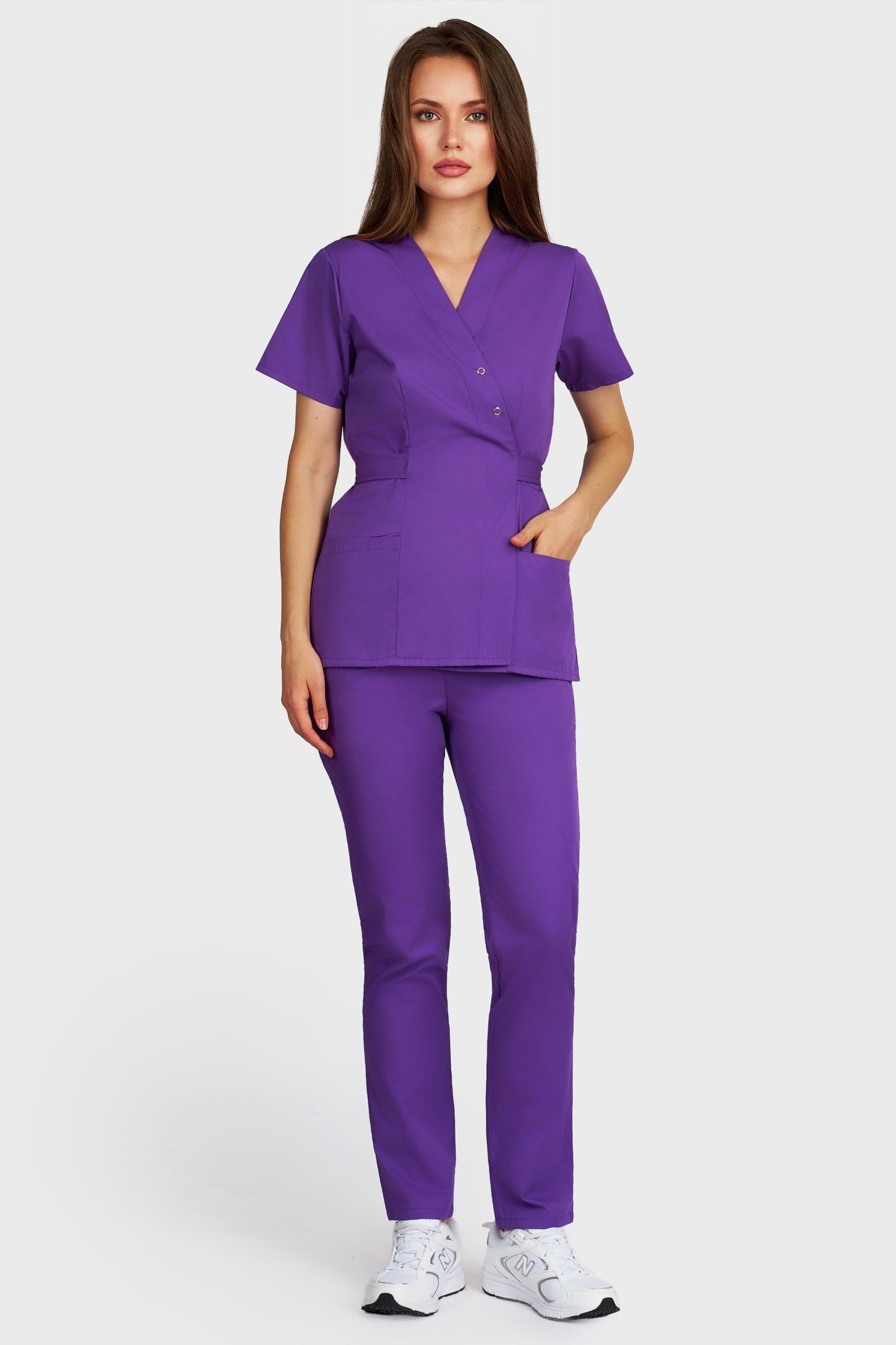 Costum medical femei mov - bluza medicala Kimono si pantaloni cu elastic, vedere din fata - AKITEX