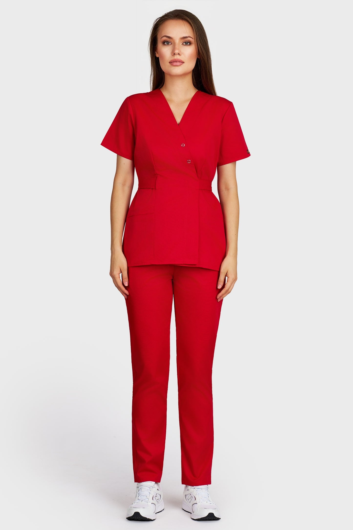 Costum medical femei rosu - bluza medicala Kimono si pantaloni cu elastic, vedere din fata - AKITEX