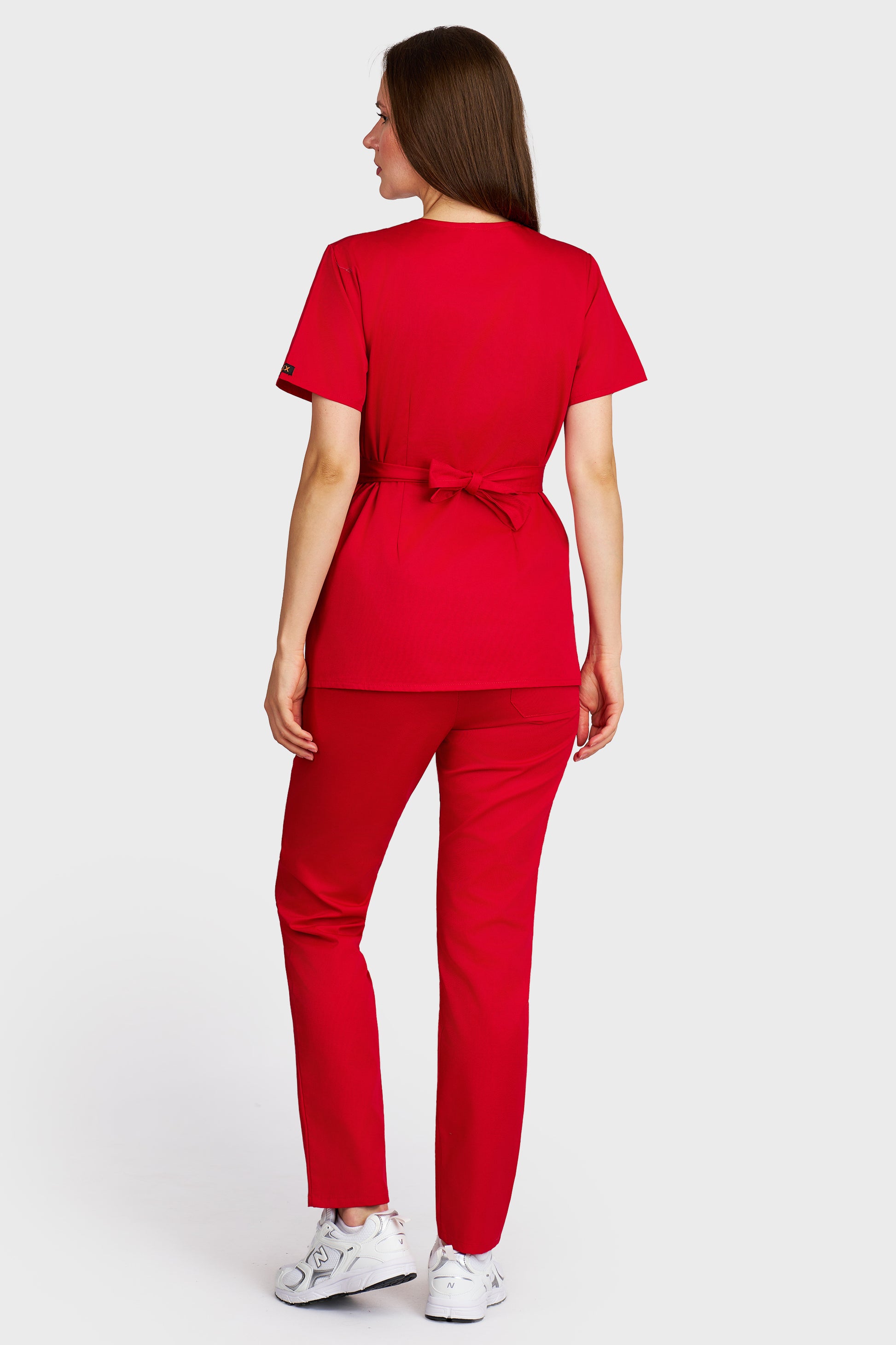 Costum medical femei rosu - bluza medicala Kimono si pantaloni cu elastic, vedere din spate - AKITEX