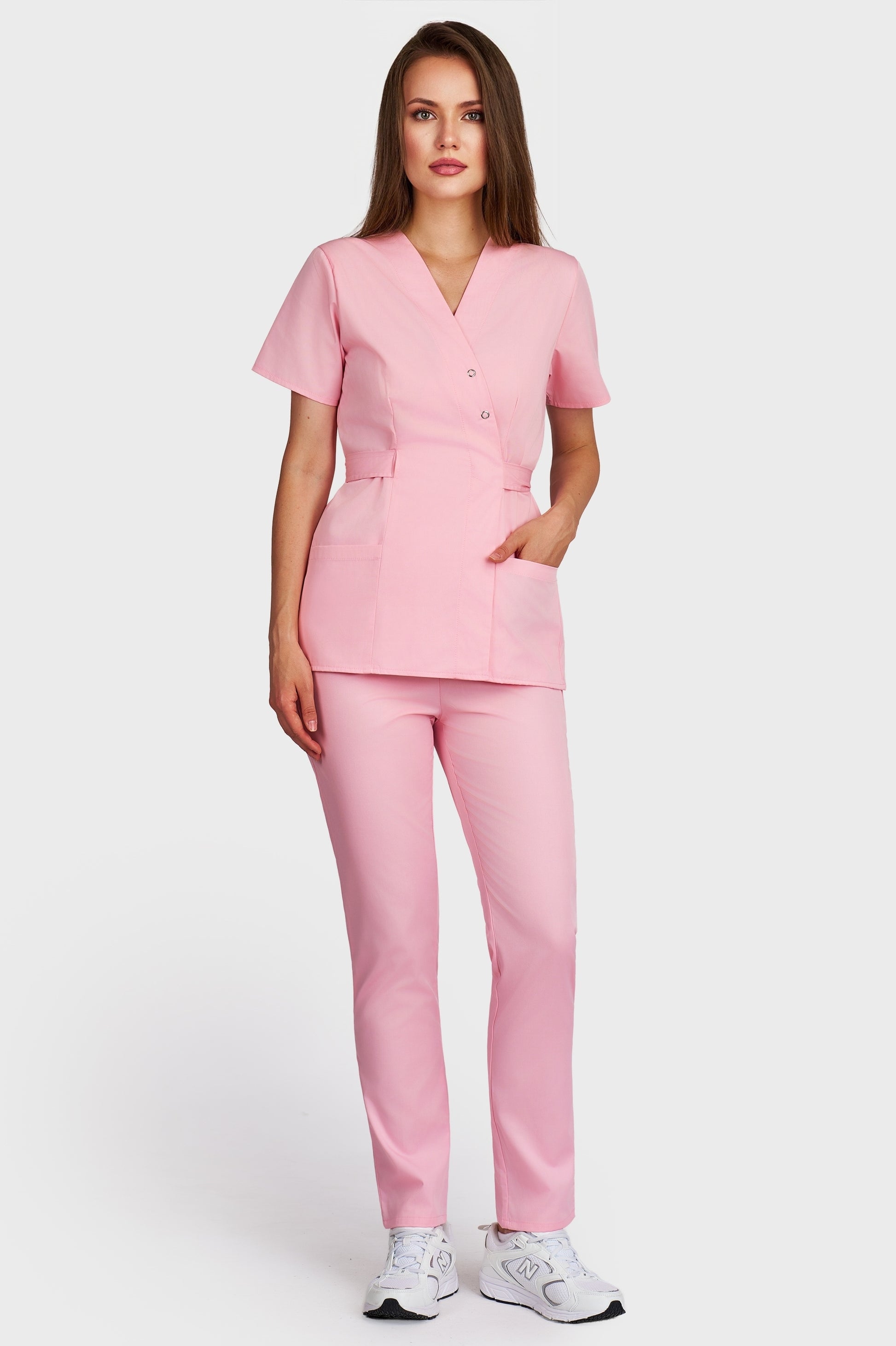 Costum medical femei roz - bluza medicala Kimono si pantaloni cu elastic, vedere din fata - AKITEX