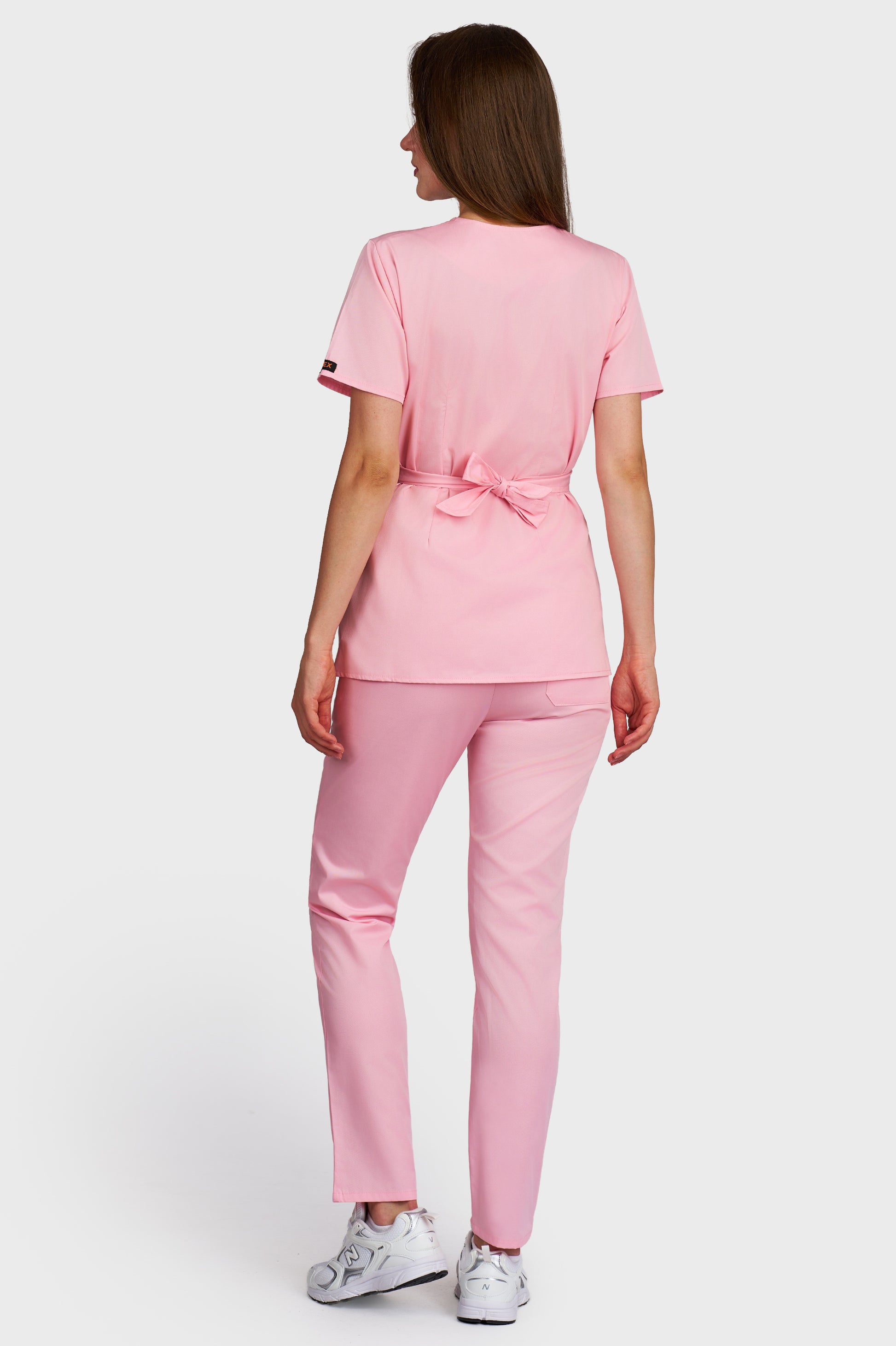 Costum medical femei roz - bluza medicala Kimono si pantaloni cu elastic, vedere din spate - AKITEX