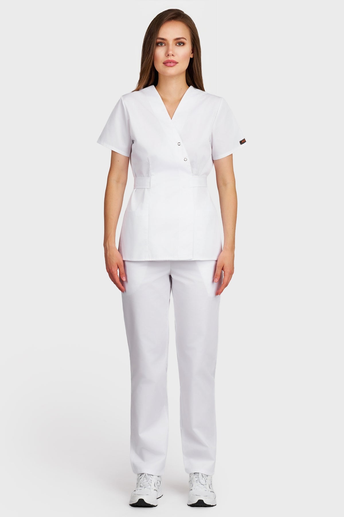 Costum medical femei alb - bluza medicala Kimono si pantaloni cu elastic si snur, vedere din fata - AKITEX