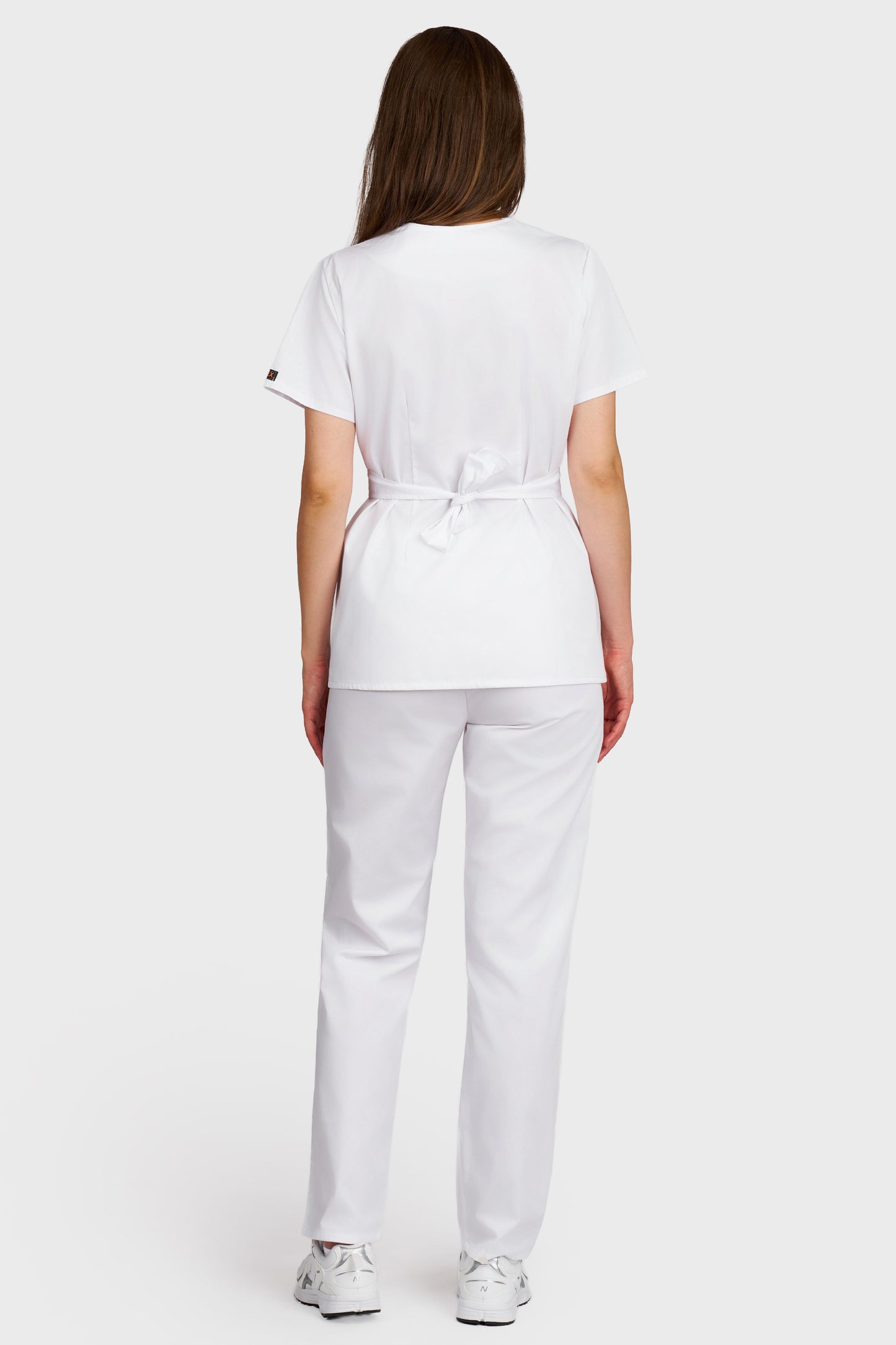 Costum medical femei alb - bluza medicala Kimono si pantaloni cu elastic si snur, vedere din spate - AKITEX