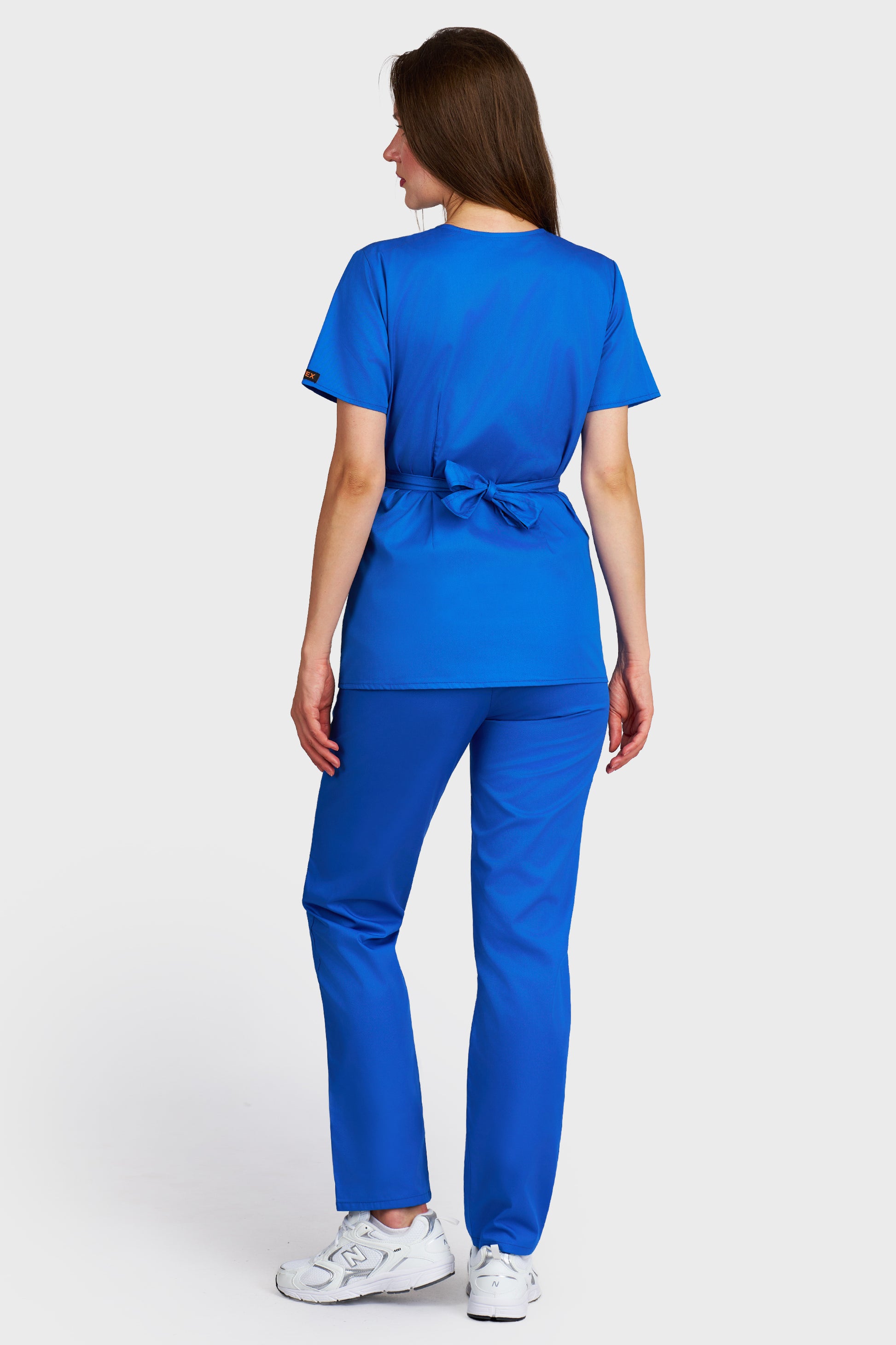 Costum medical femei albastru royal - bluza medicala Kimono si pantaloni cu elastic si snur, vedere din spate - AKITEX