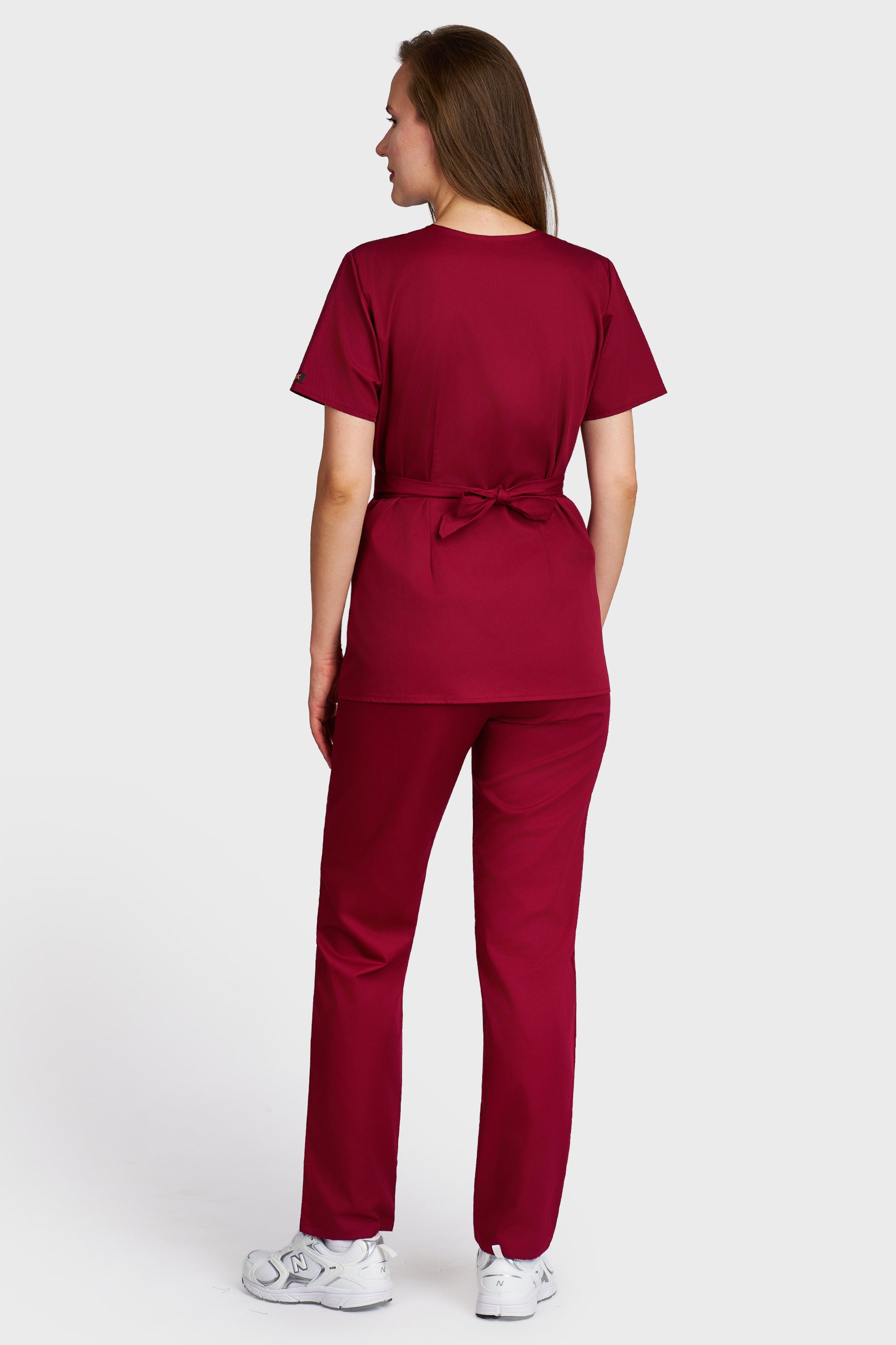 Costum medical femei bordo - bluza medicala Kimono si pantaloni cu elastic si snur, vedere din spate - AKITEX