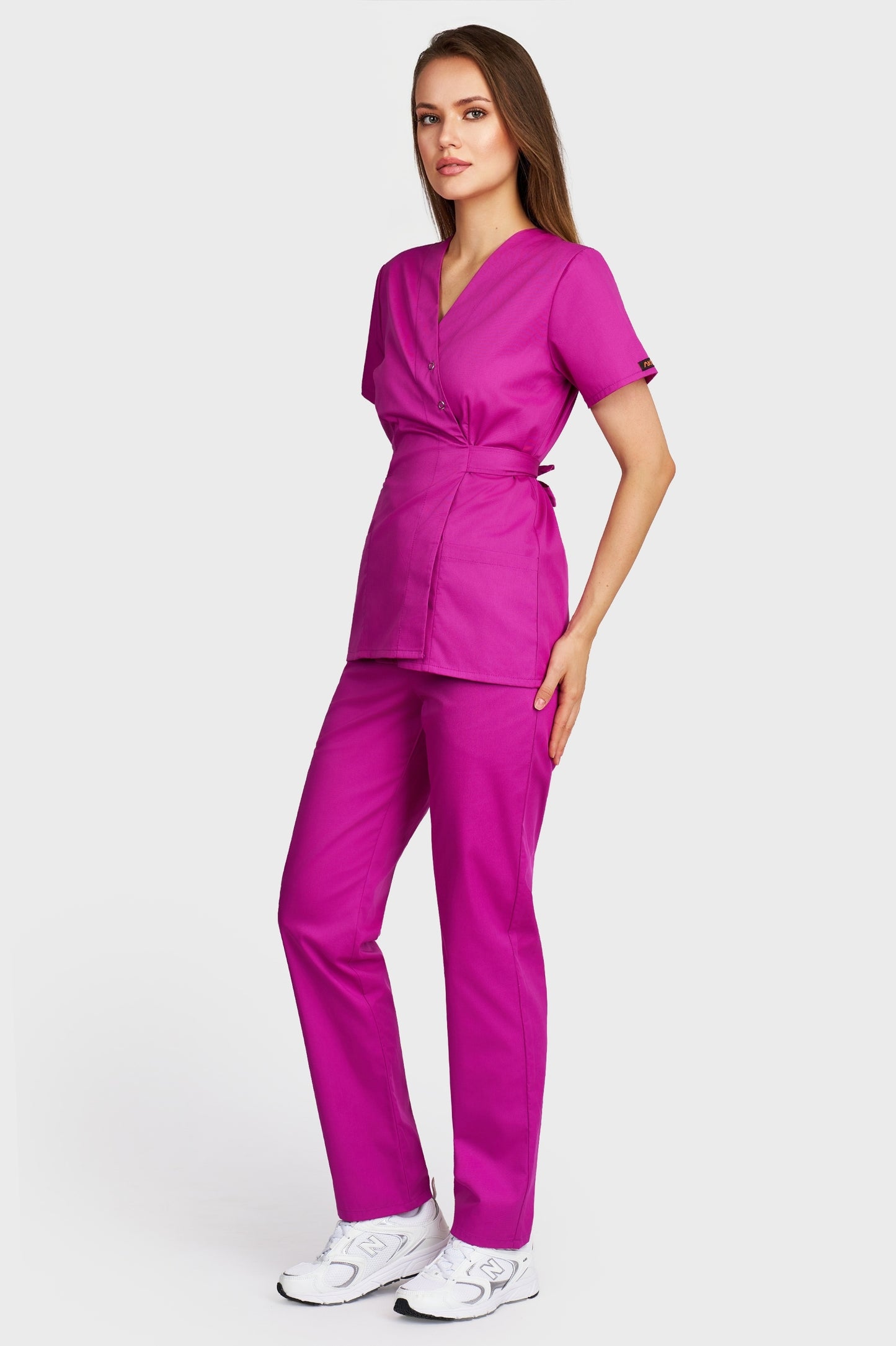Costum medical femei fucsia - bluza medicala Kimono si pantaloni cu elastic si snur, vedere laterala - AKITEX