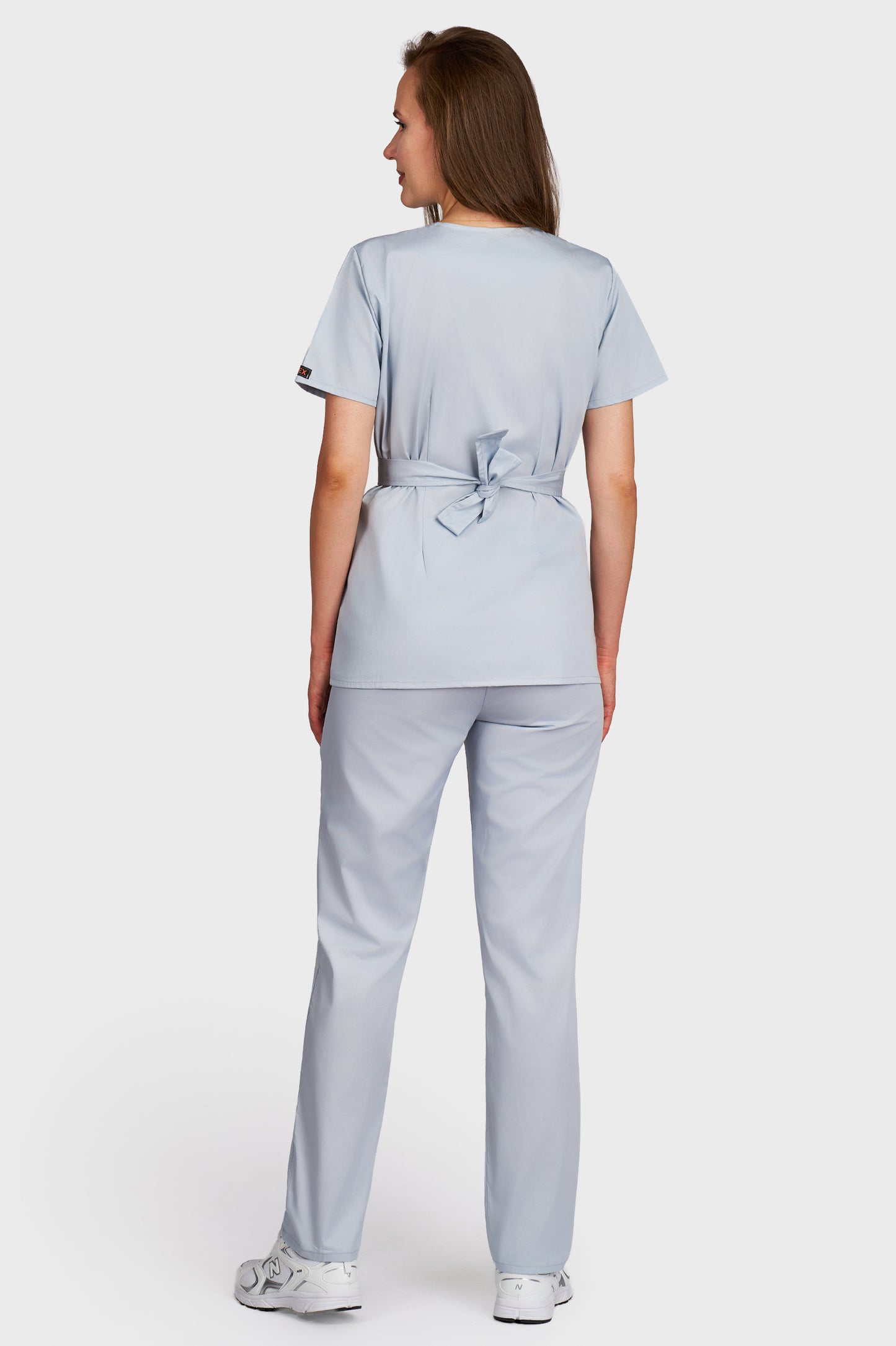 Costum medical femei gri - bluza medicala Kimono si pantaloni cu elastic si snur, vedere din spate - AKITEX