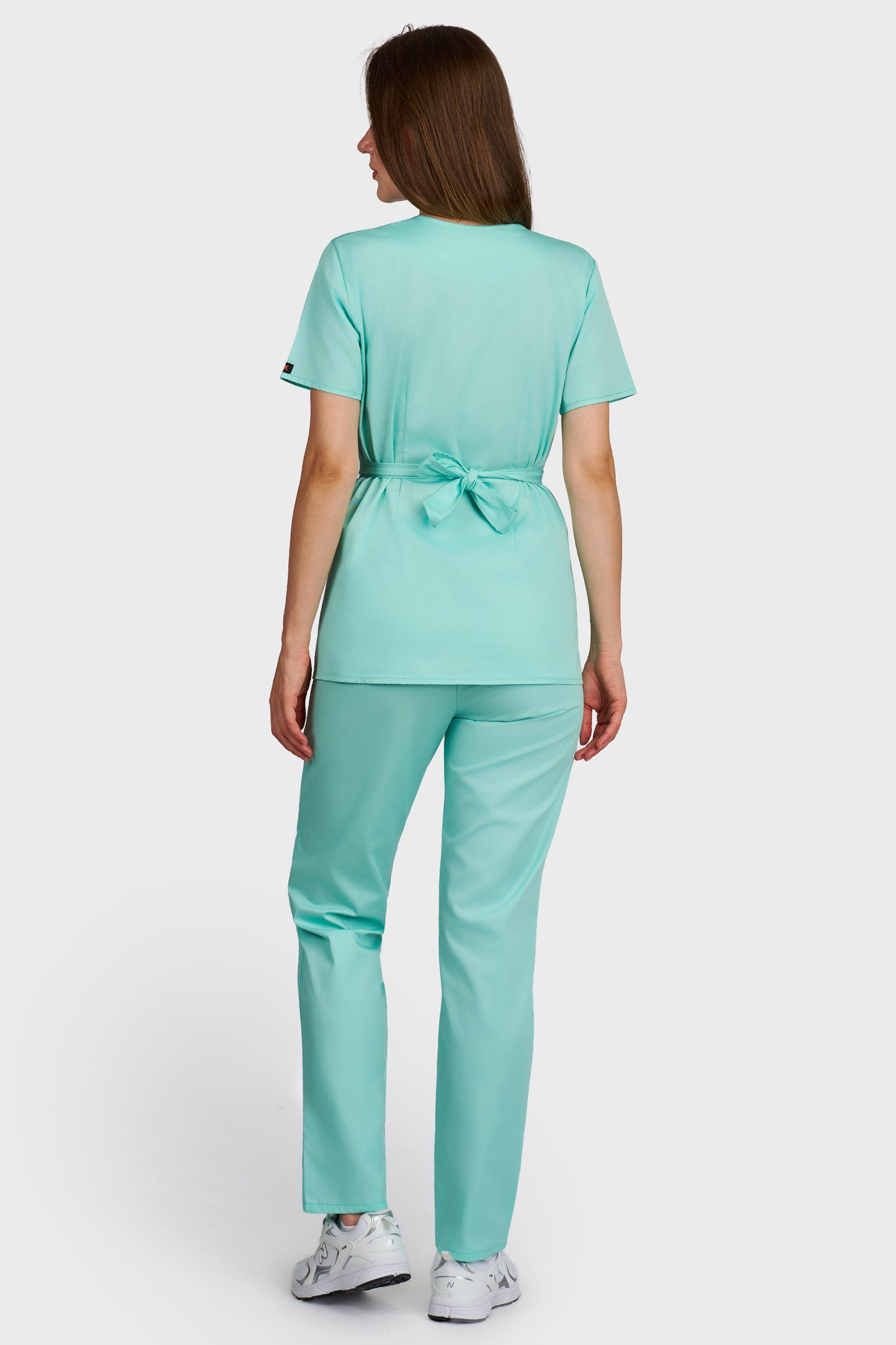 Costum medical femei menta - bluza medicala Kimono si pantaloni cu elastic si snur, vedere din spate - AKITEX