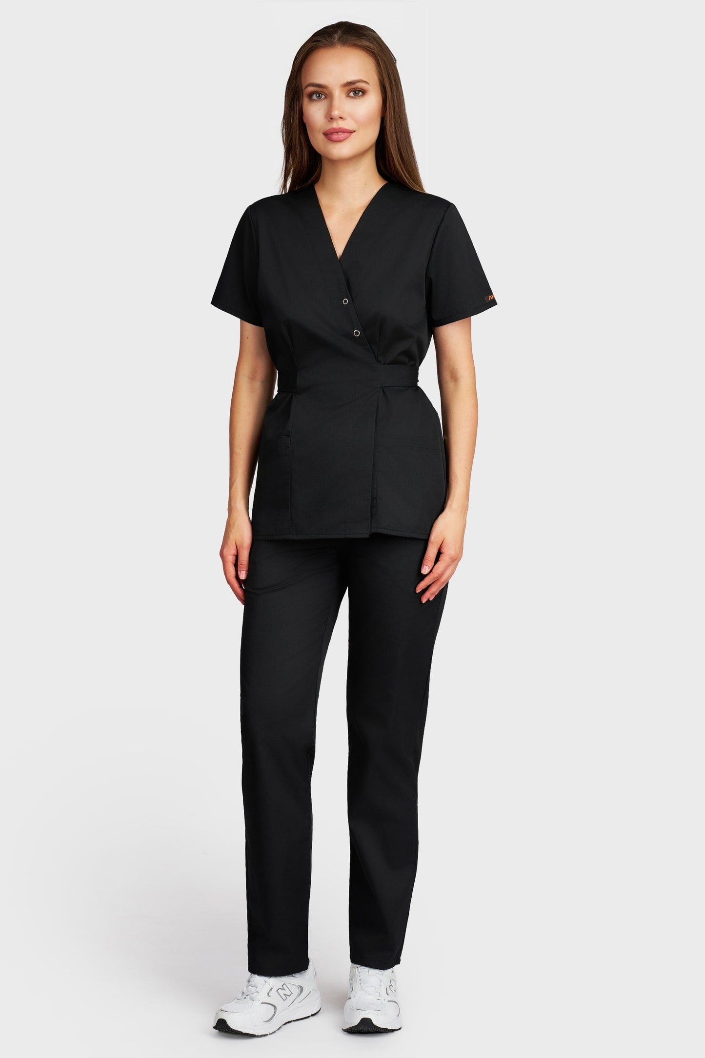 Costum medical femei negru - bluza medicala Kimono si pantaloni cu elastic si snur, vedere din fata - AKITEX