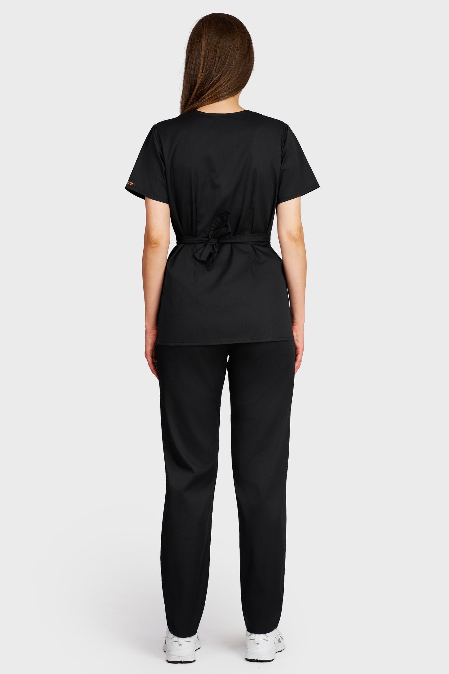 Costum medical femei negru - bluza medicala Kimono si pantaloni cu elastic si snur, vedere din spate - AKITEX
