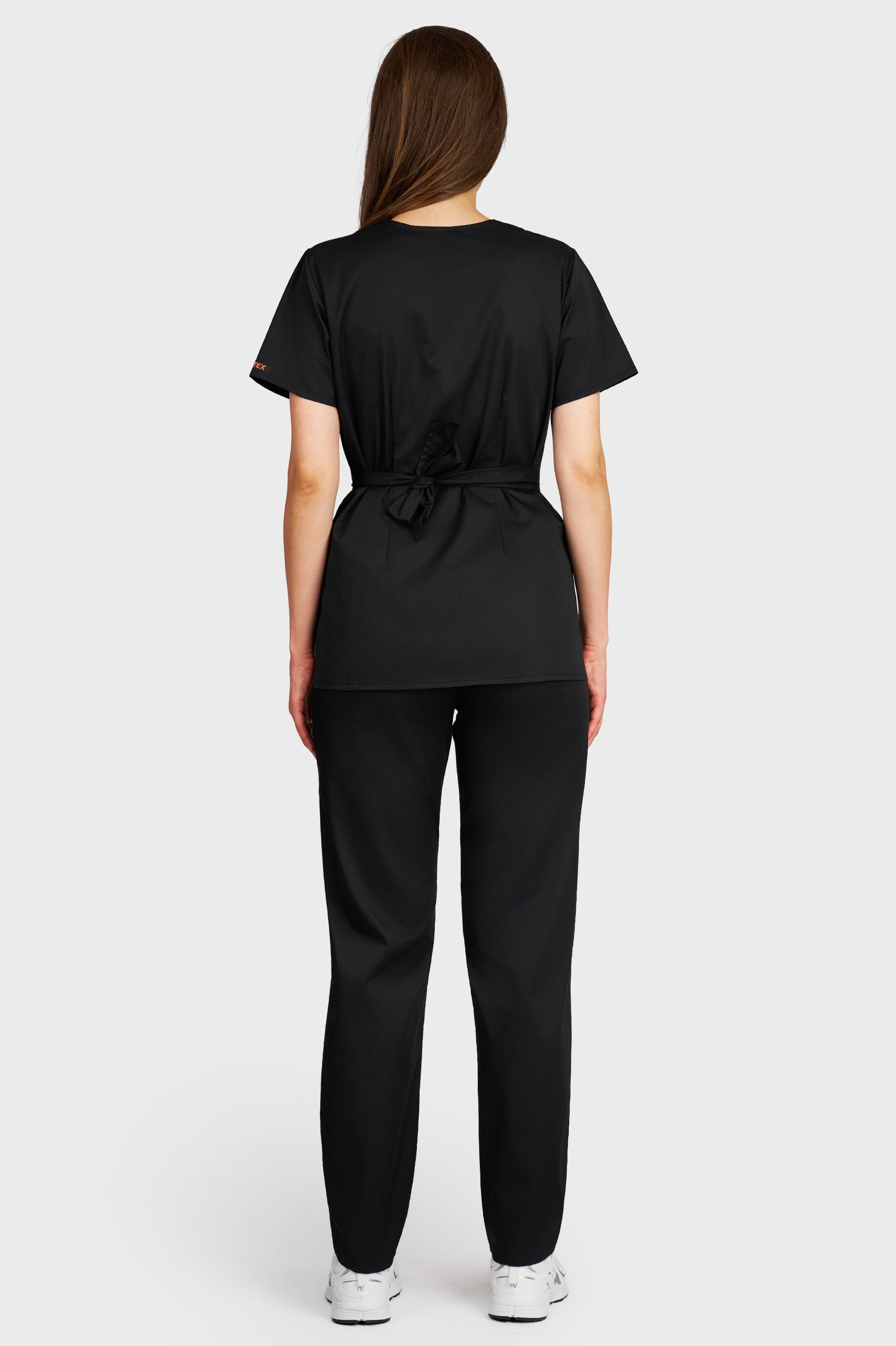 Costum medical femei negru - bluza medicala Kimono si pantaloni cu elastic si snur, vedere din spate - AKITEX