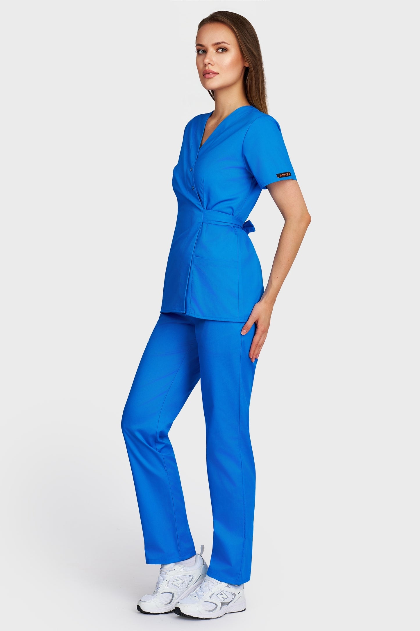 Costum medical femei turcoaz - bluza medicala Kimono si pantaloni cu elastic si snur, vedere laterala - AKITEX