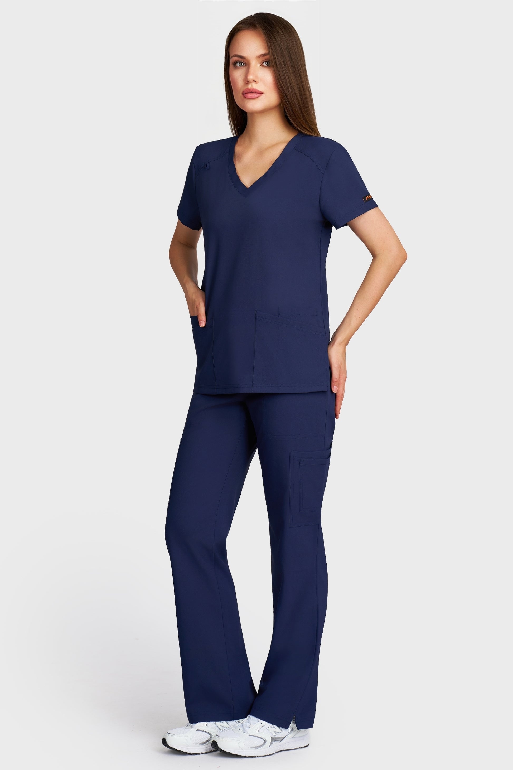 Costum medical femei navy - bluza medicala Tosca si pantaloni Cargo, vedere laterala - AKITEX