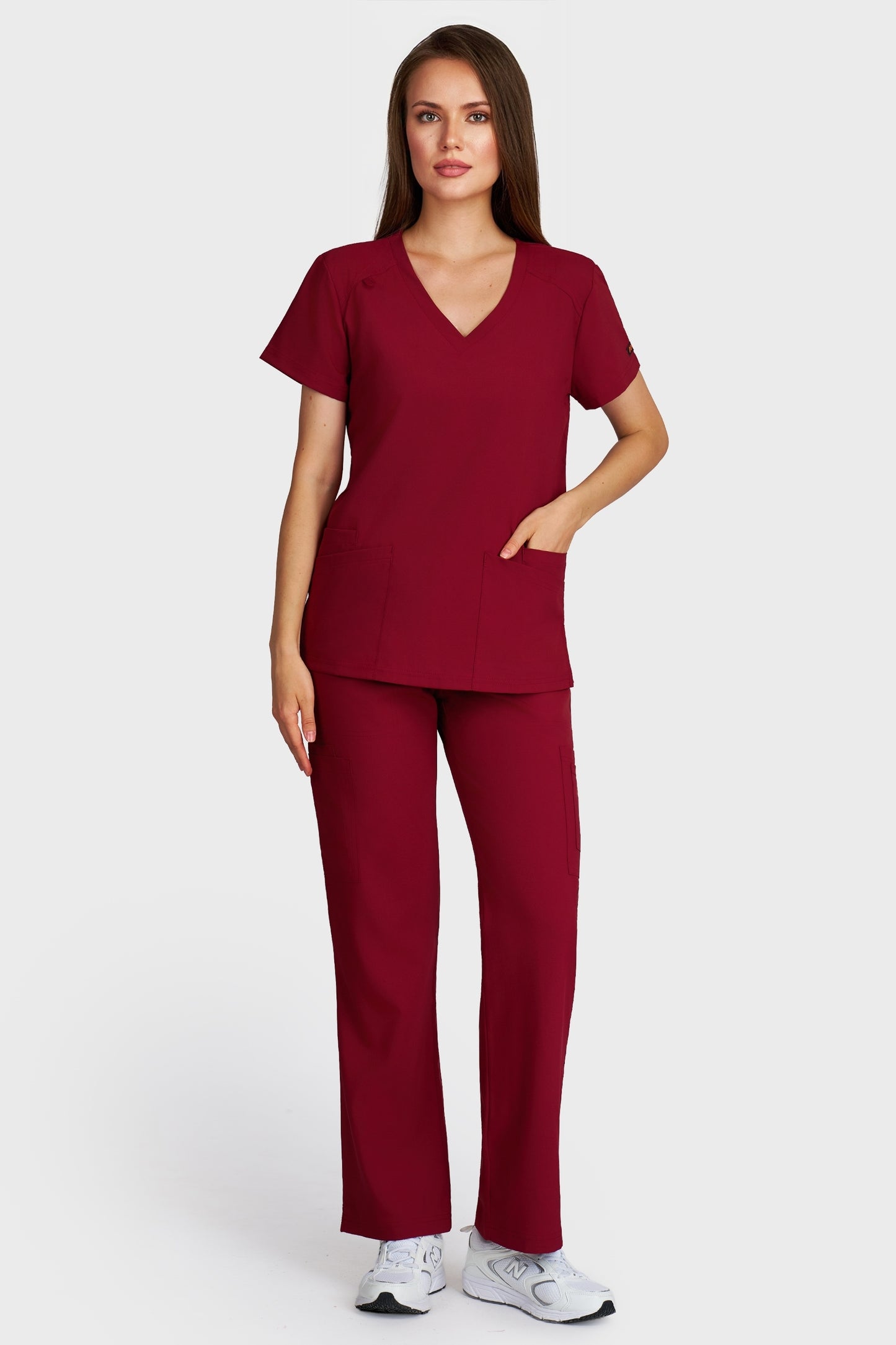 Costum medical femei bordo - bluza medicala Tosca si pantaloni Cargo, vedere din fata - AKITEX