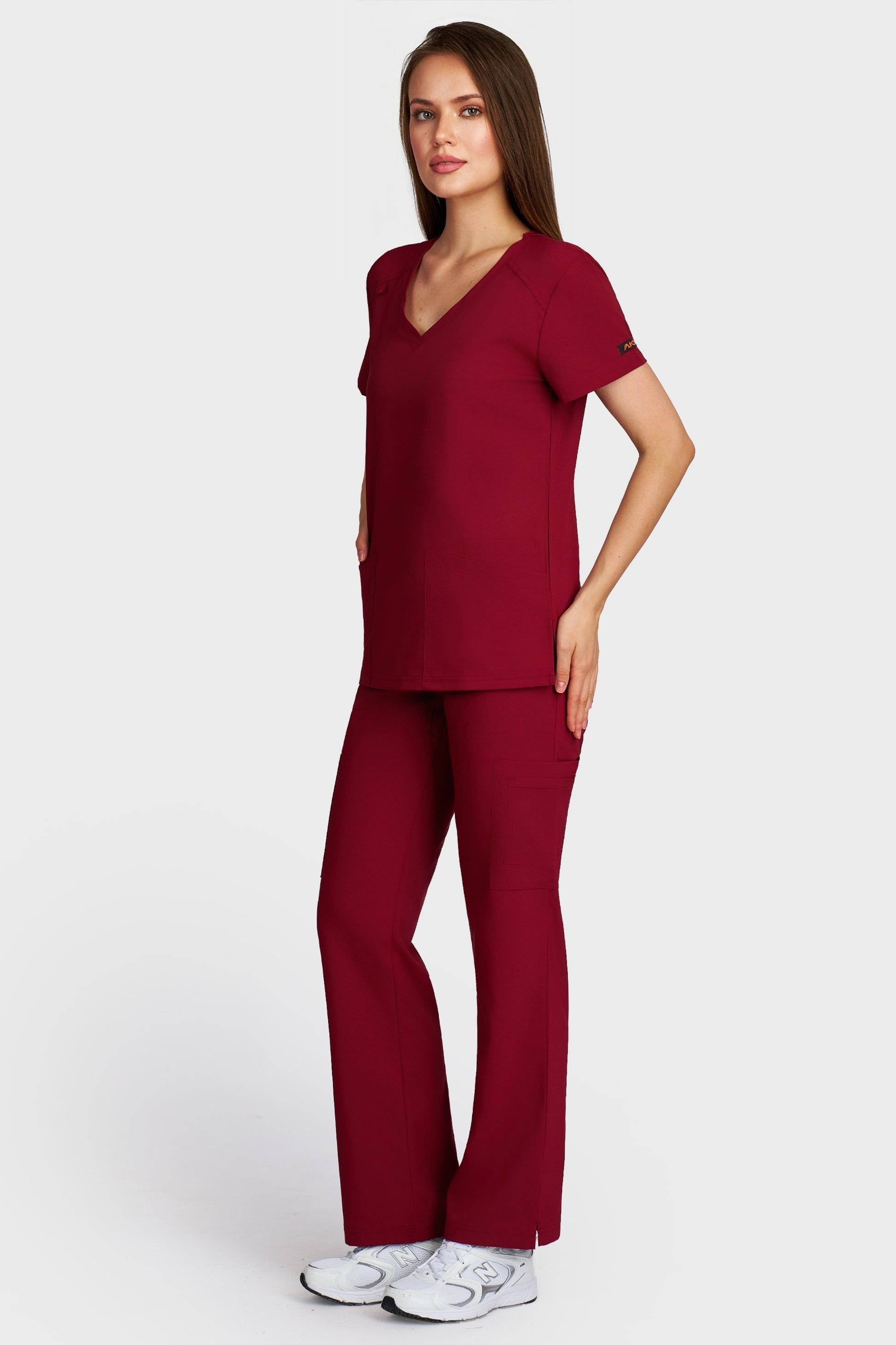Costum medical femei bordo - bluza medicala Tosca si pantaloni Cargo, vedere laterala - AKITEX