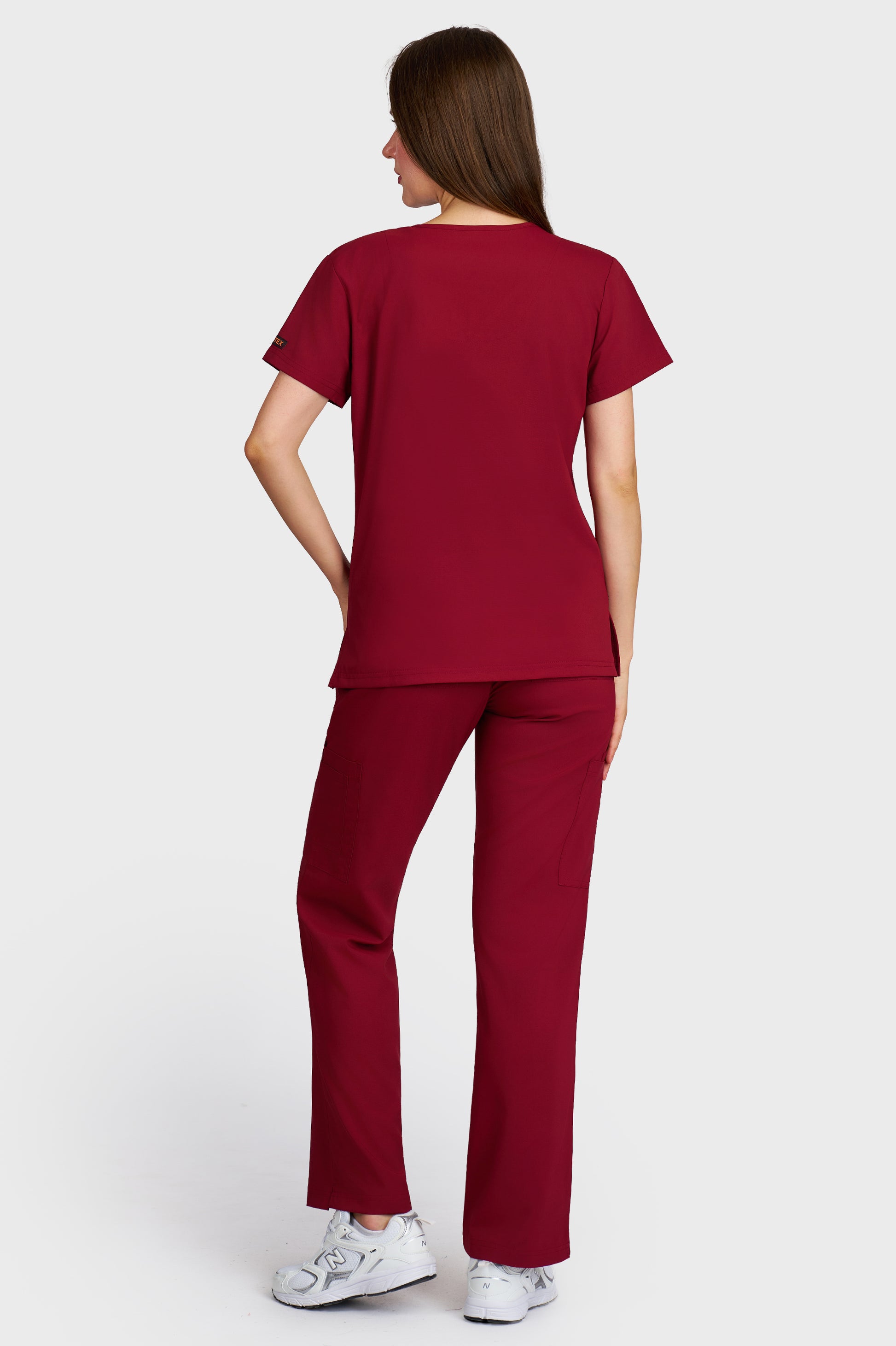 Costum medical femei bordo - bluza medicala Tosca si pantaloni Cargo, vedere din spate - AKITEX