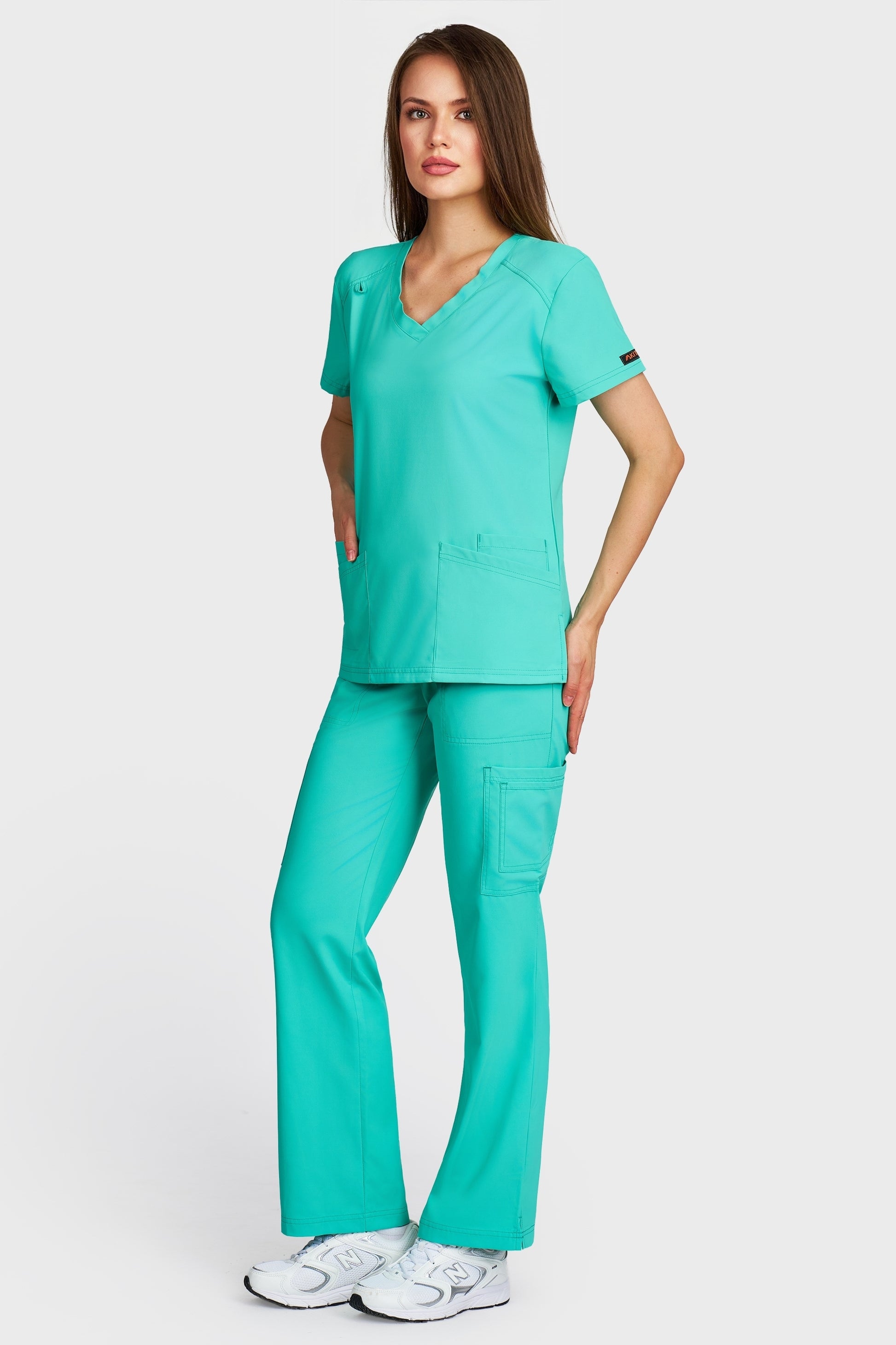 Costum medical femei menta - bluza medicala Tosca si pantaloni Cargo, vedere laterala - AKITEX