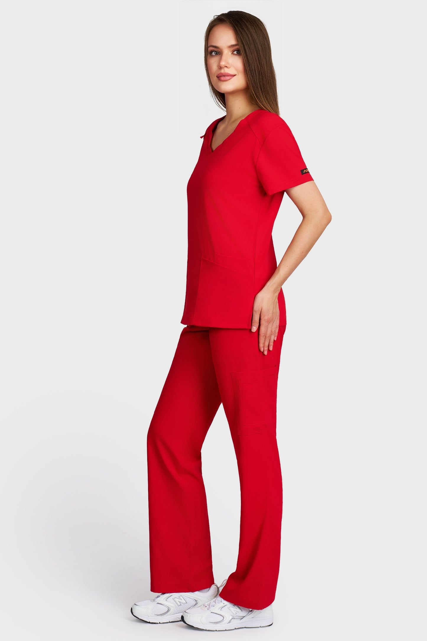 Costum medical femei rosu - bluza medicala Tosca si pantaloni Cargo, vedere laterala - AKITEX
