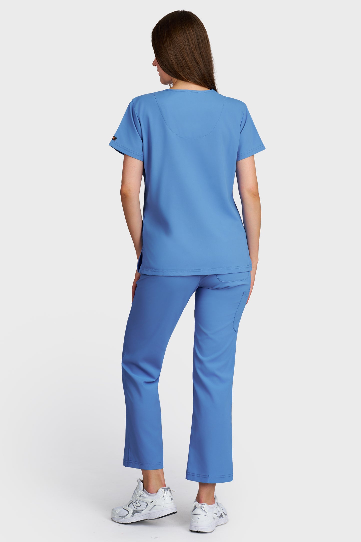 Costum medical femei albastru azur - bluza medicala Tosca si pantaloni Violeta, vedere din spate - AKITEX