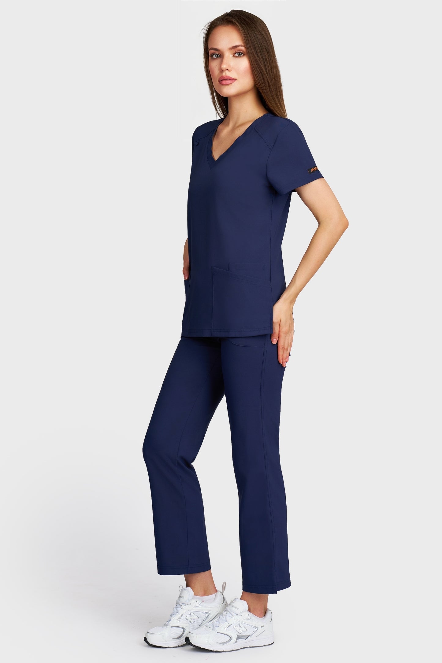 Costum medical femei navy - bluza medicala Tosca si pantaloni Violeta, vedere laterala - AKITEX