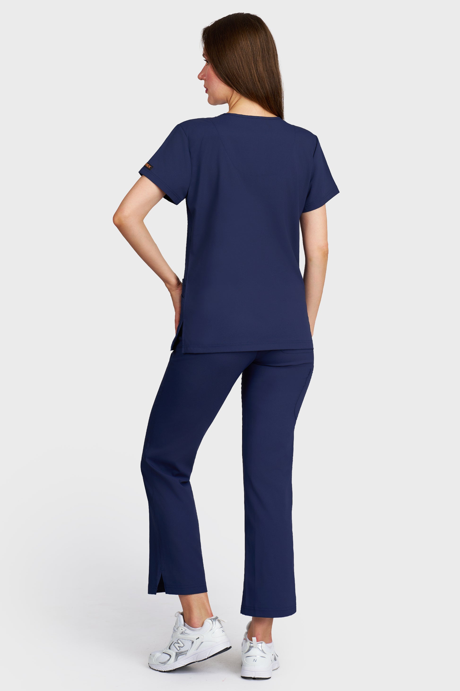 Costum medical femei navy - bluza medicala Tosca si pantaloni Violeta, vedere din spate - AKITEX