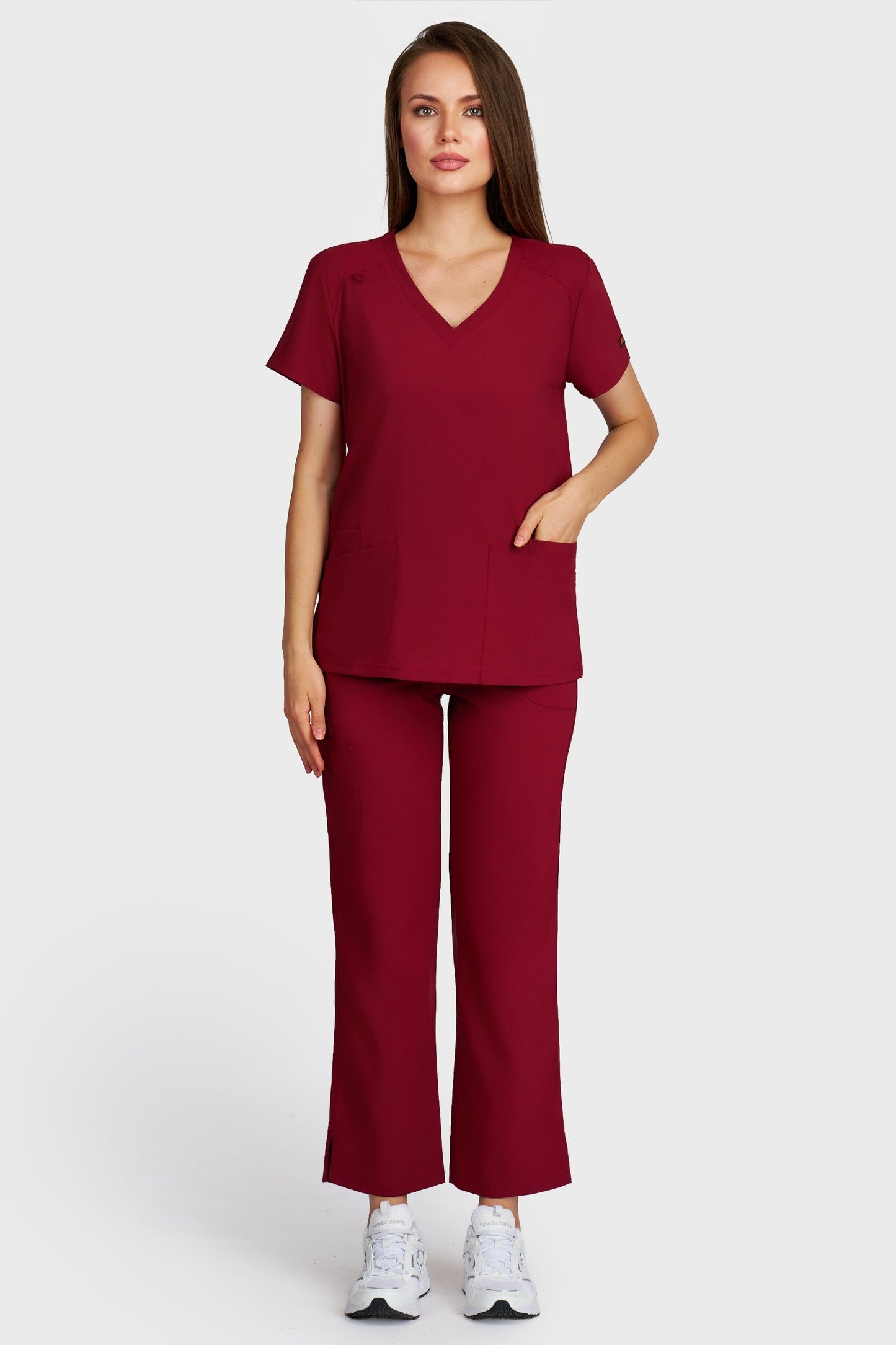 Costum medical femei bordo - bluza medicala Tosca si pantaloni Violeta, vedere din fata - AKITEX