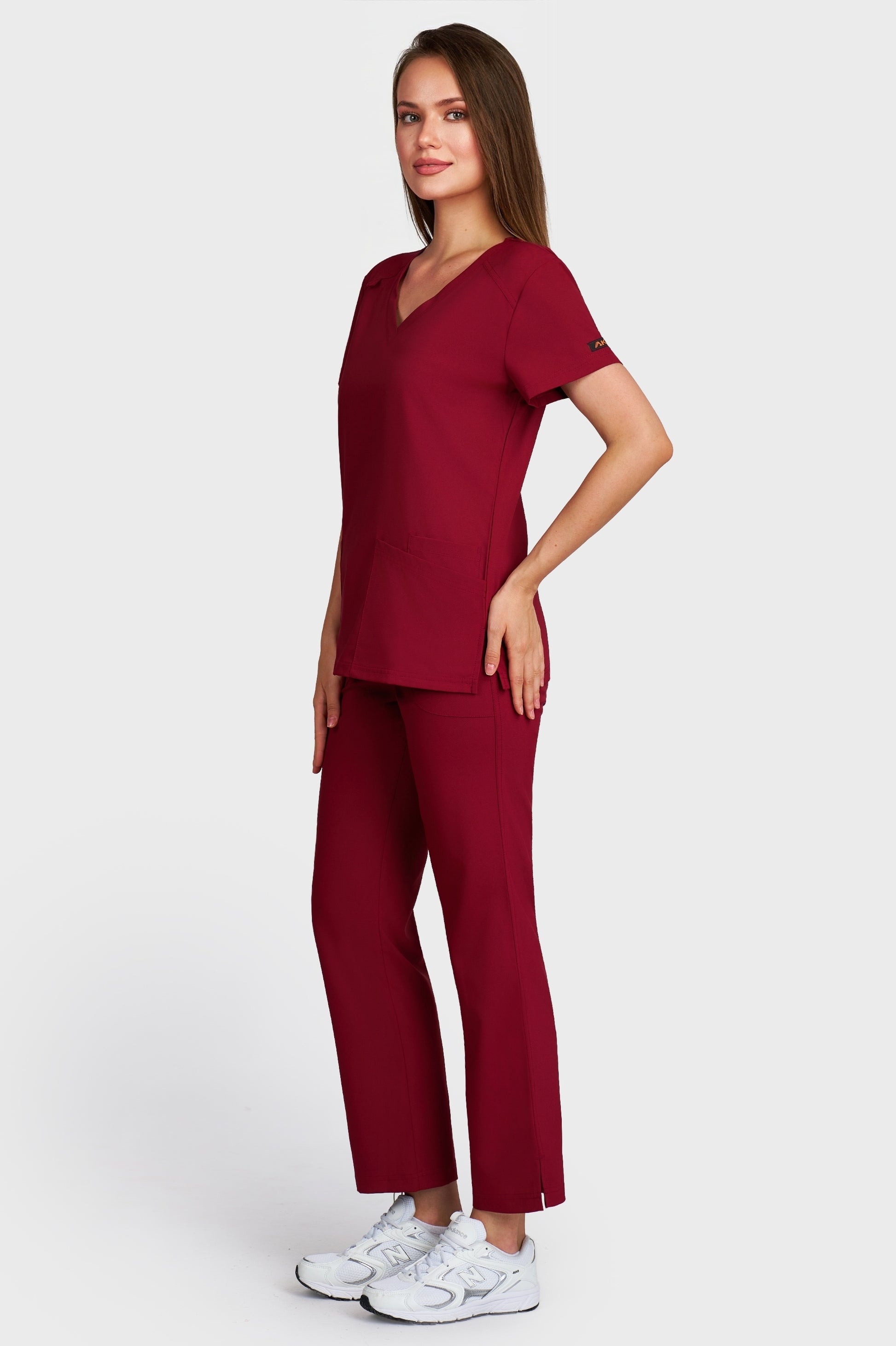 Costum medical femei bordo - bluza medicala Tosca si pantaloni Violeta, vedere laterala - AKITEX