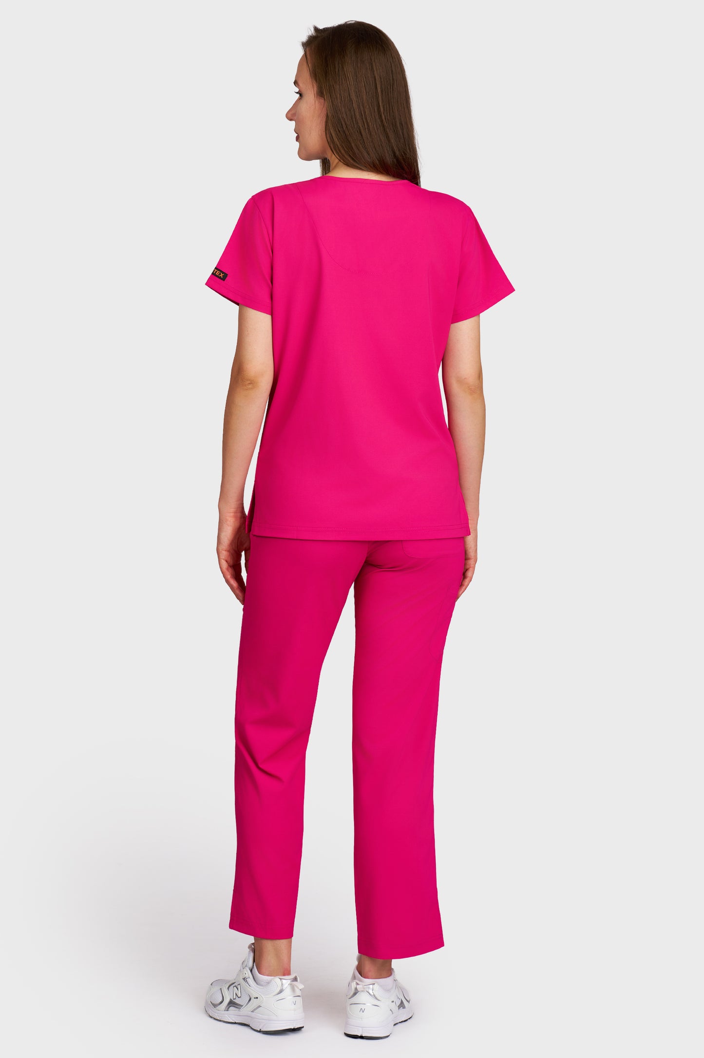 Costum medical femei fucsia - bluza medicala Tosca si pantaloni Violeta, vedere din spate - AKITEX