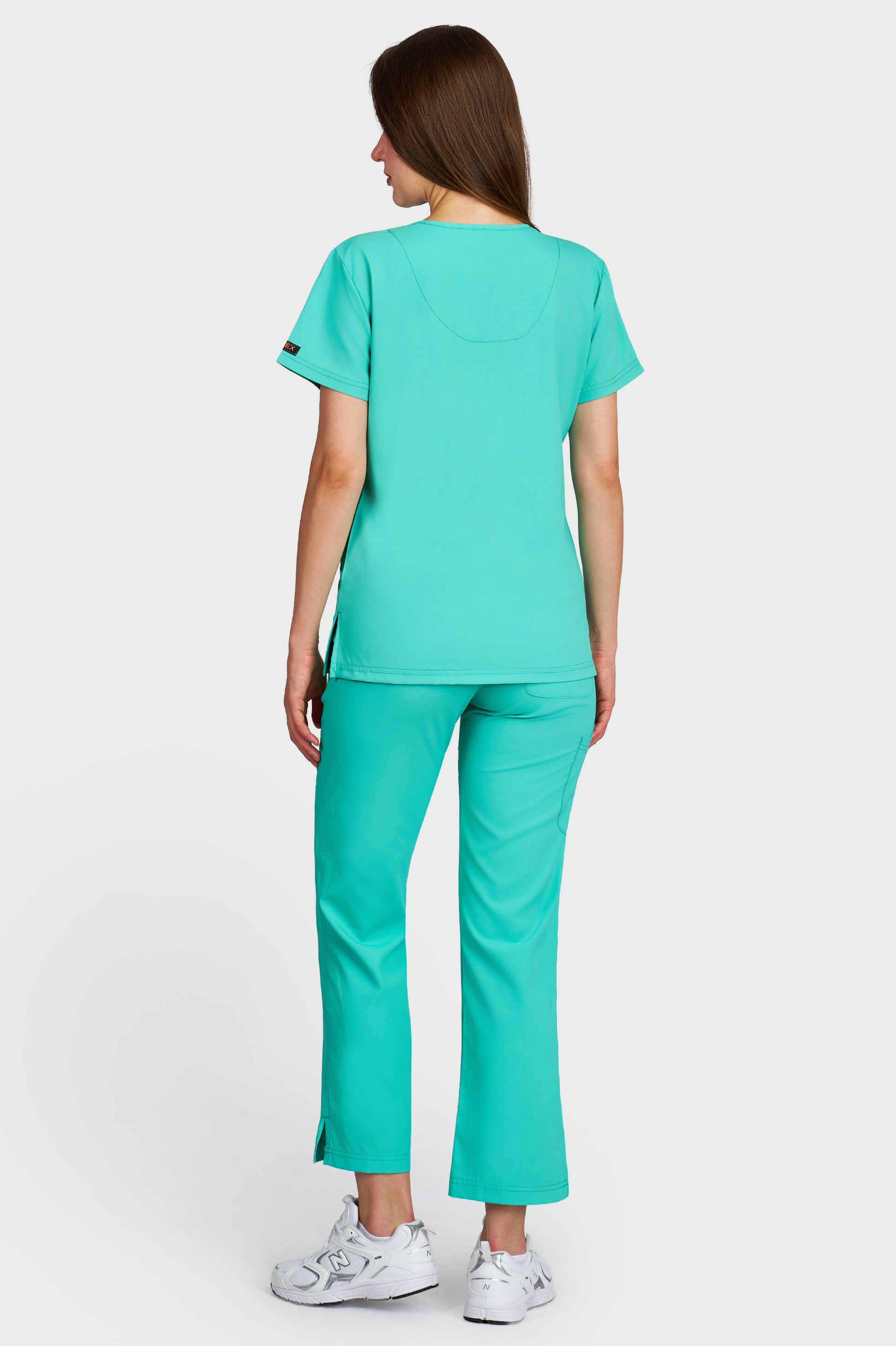 Costum medical femei menta - bluza medicala Tosca si pantaloni Violeta, vedere din spate - AKITEX
