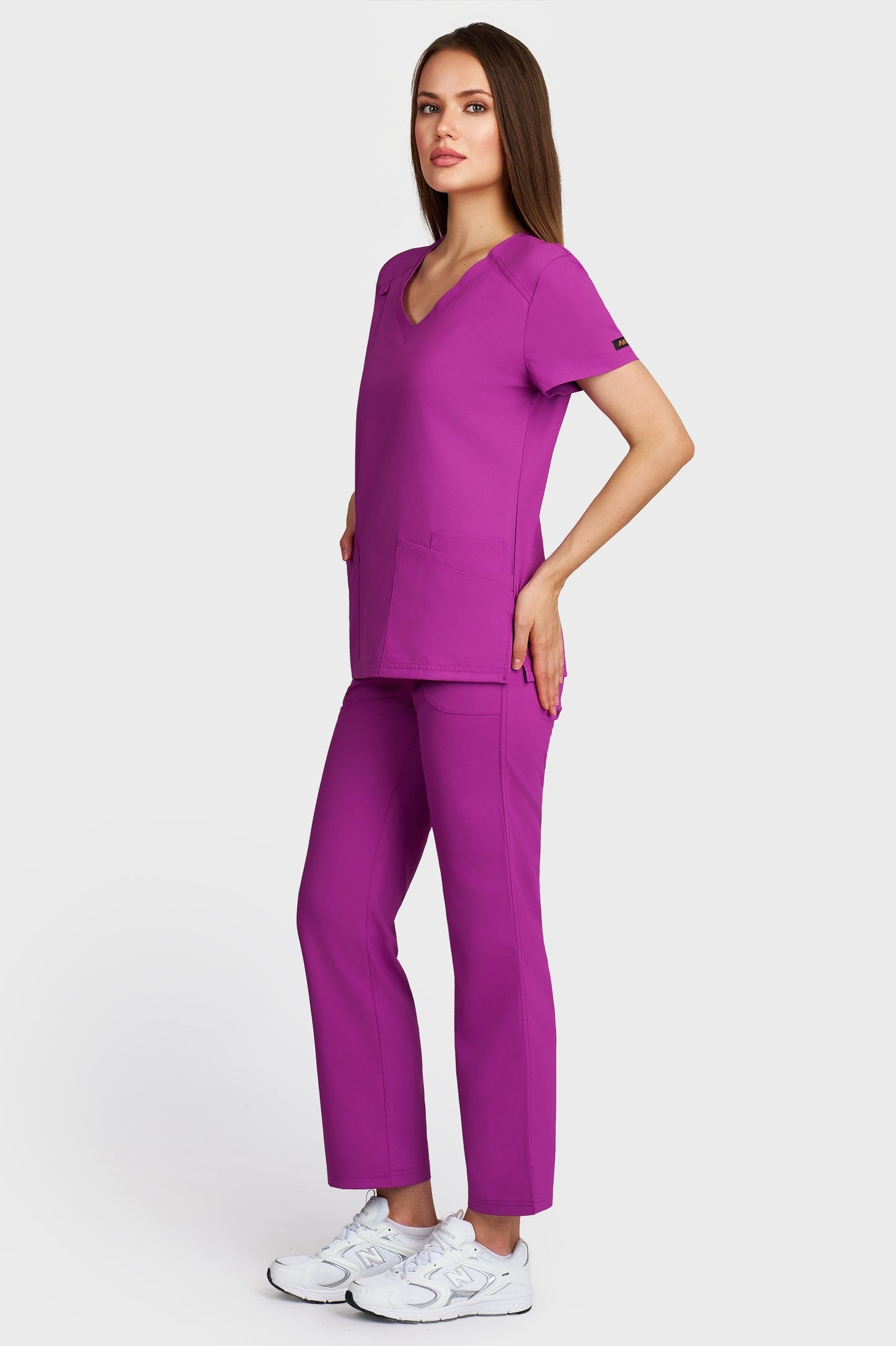 Costum medical femei mov - bluza medicala Tosca si pantaloni Violeta, vedere laterala - AKITEX