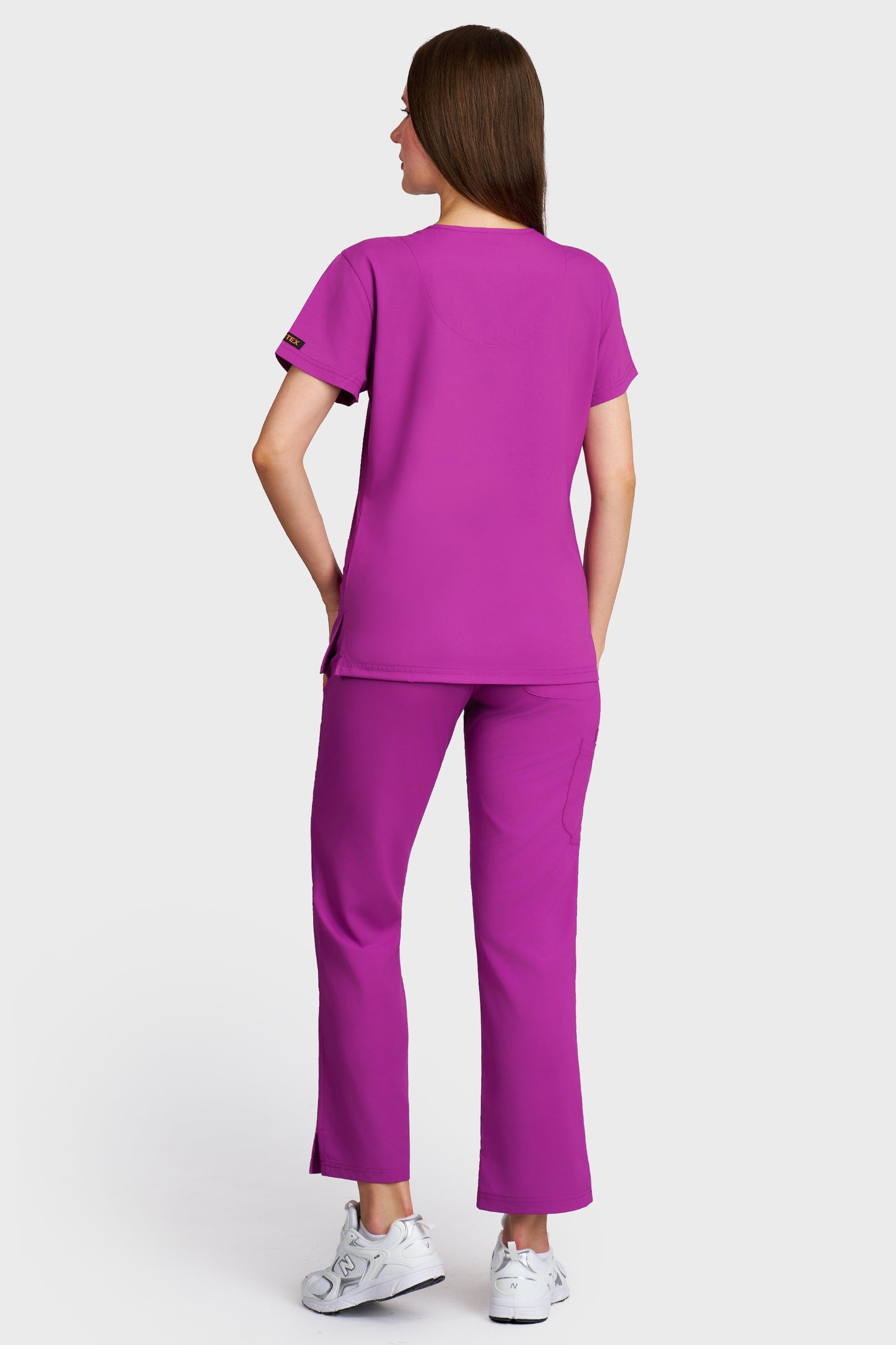 Costum medical femei mov - bluza medicala Tosca si pantaloni Violeta, vedere din spate - AKITEX