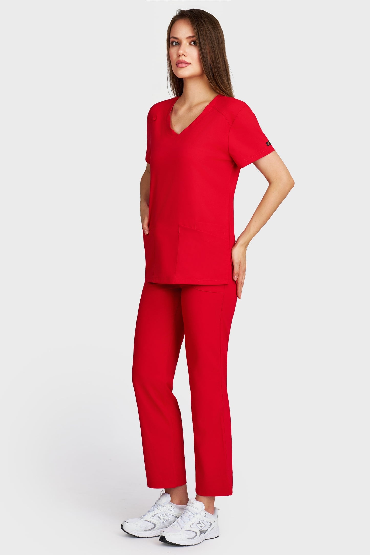 Costum medical femei rosu - bluza medicala Tosca si pantaloni Violeta, vedere laterala - AKITEX