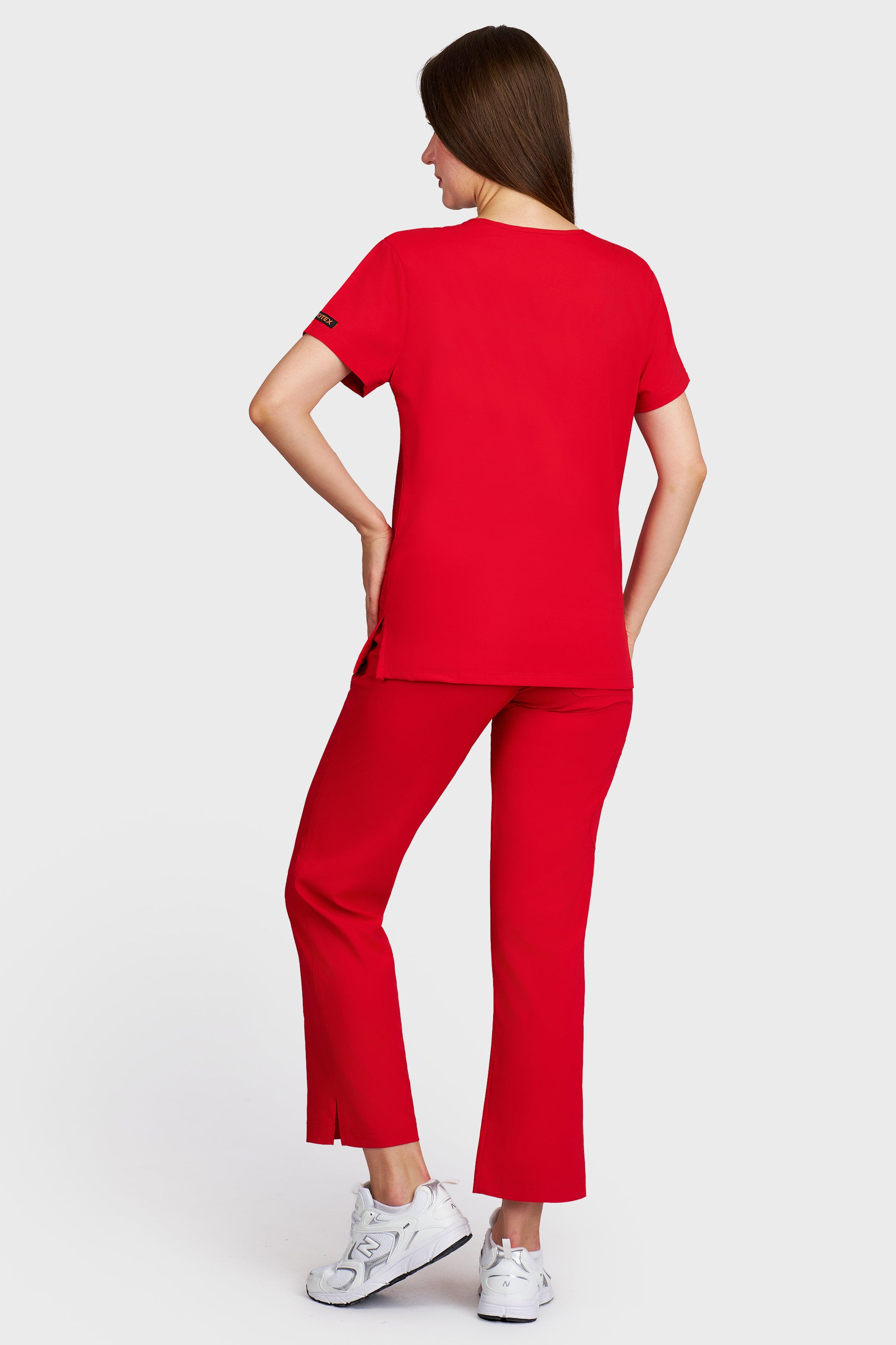 Costum medical femei rosu - bluza medicala Tosca si pantaloni Violeta, vedere din spate - AKITEX