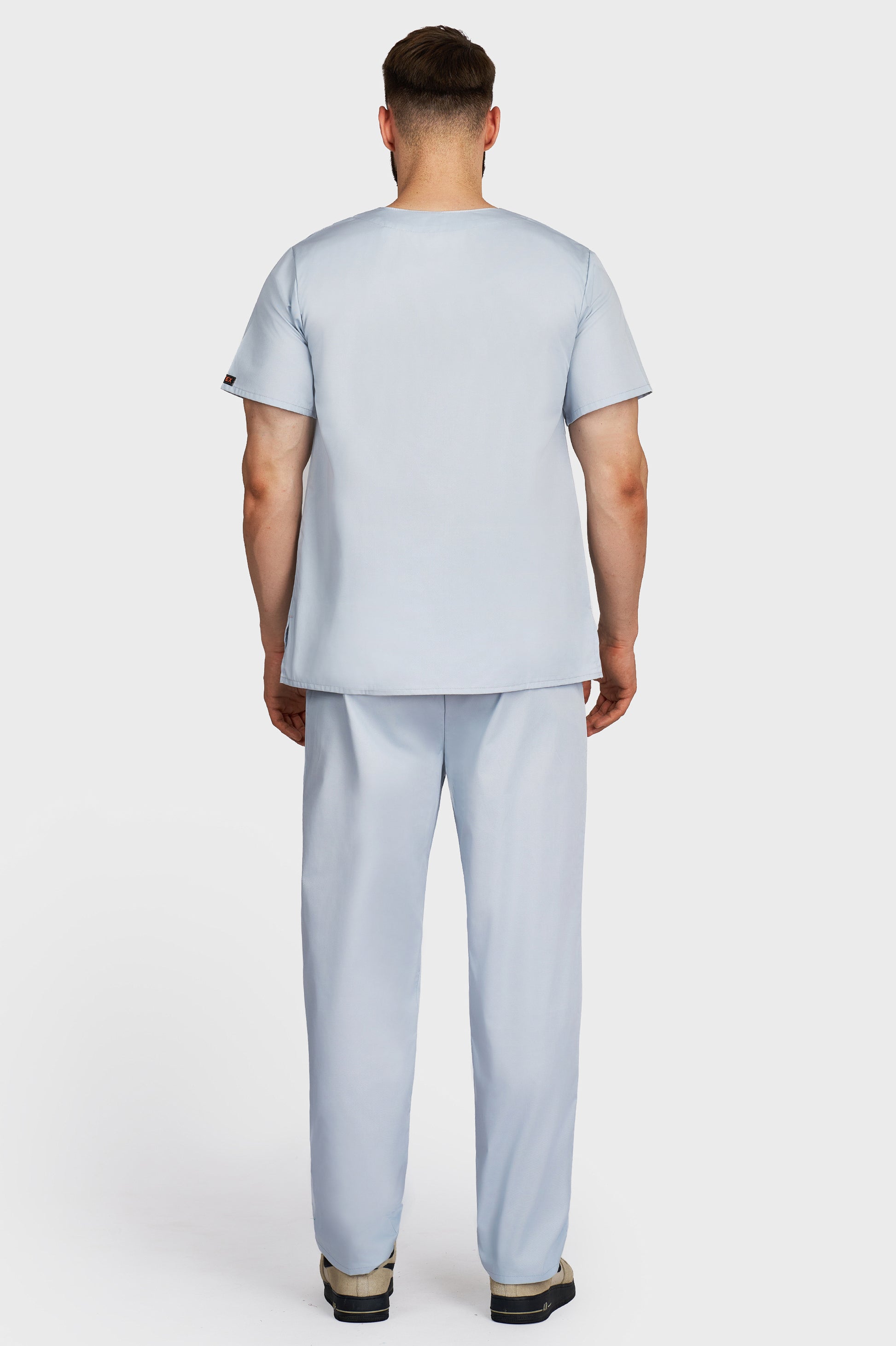 Costum medical barbati gri - bluza medicala Victoria si pantaloni cu elastic si snur, vedere din spate - AKITEX