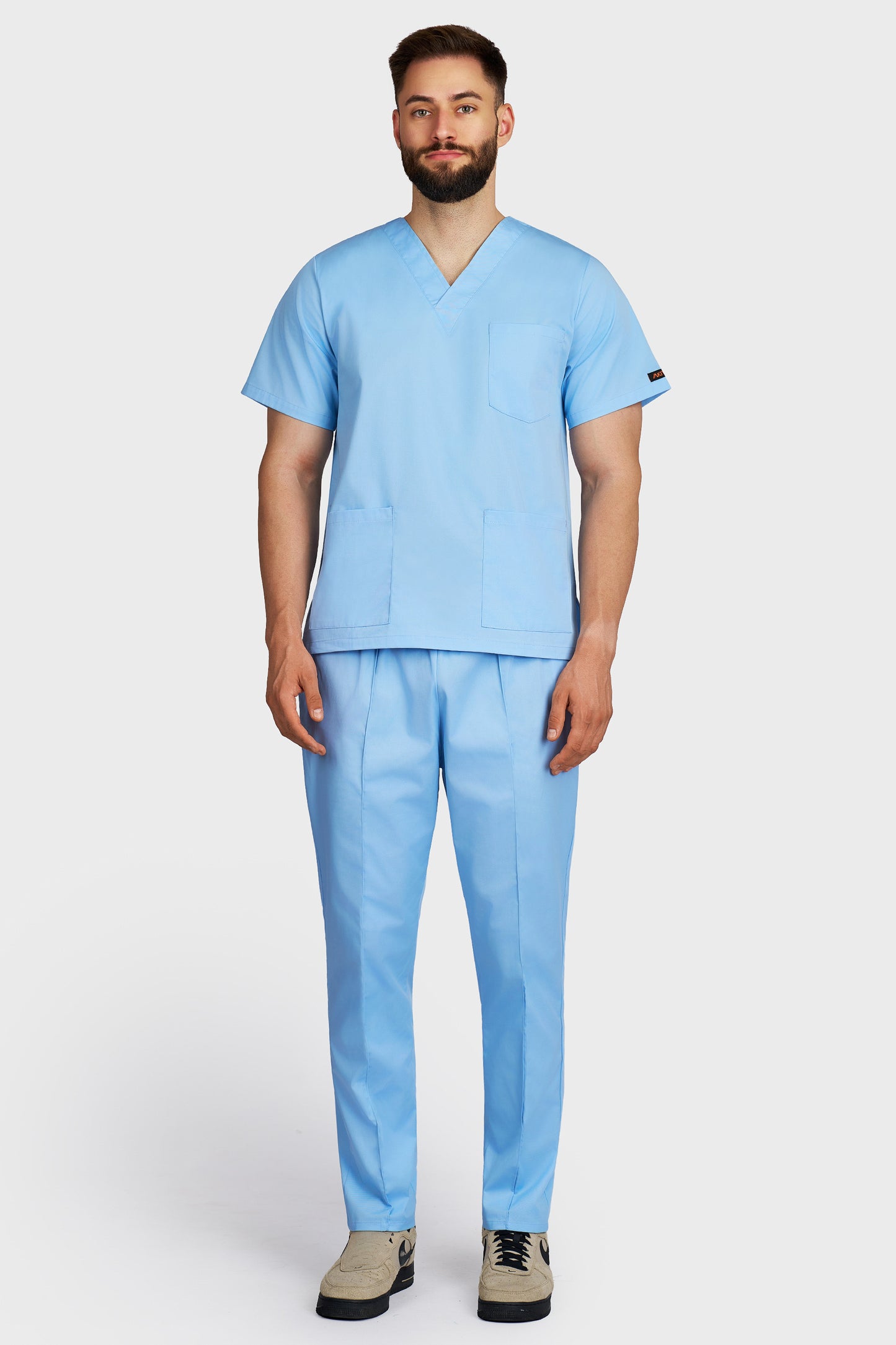 Costum medical barbati light blue - bluza medicala cu guler in V si pantaloni Alisa, vedere din fata - AKITEX