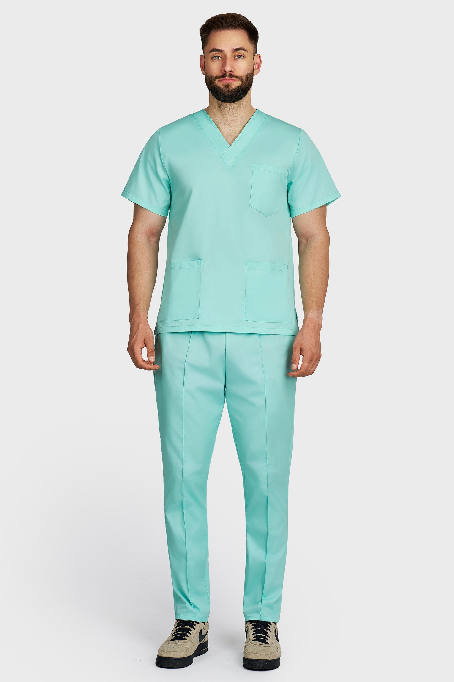 Costum medical barbati menta - bluza medicala cu guler in V si pantaloni Alisa, vedere din spate - AKITEX