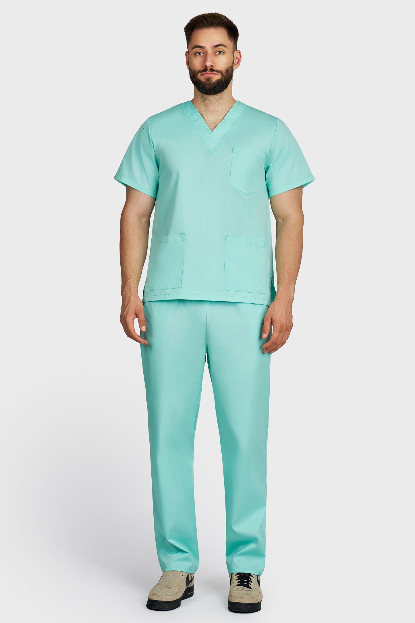 Costum medical barbati menta - bluza medicala cu guler in V si pantaloni cu elastic si snur, vedere din fata - AKITEX