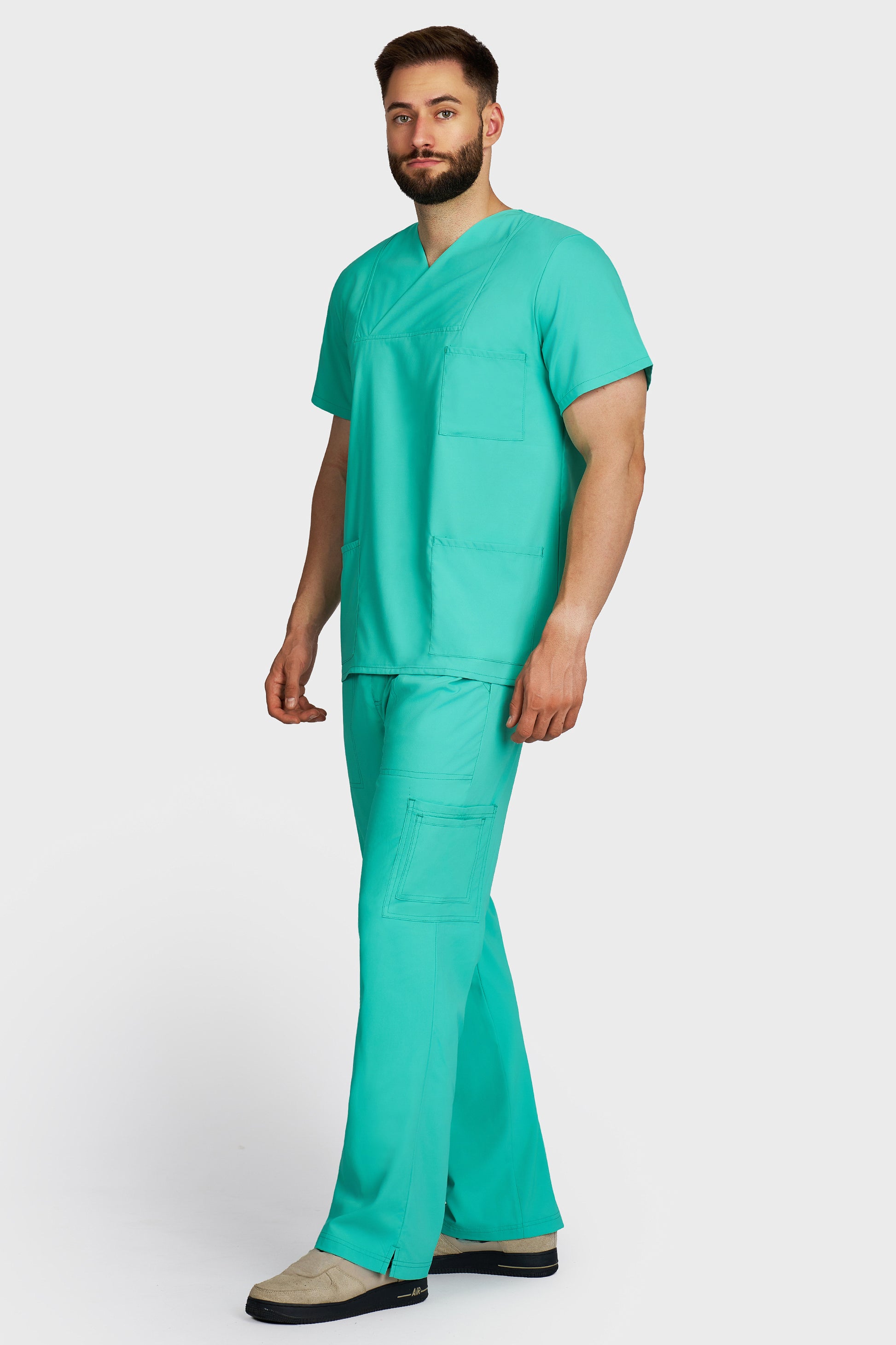 Costum medical barbati menta - bluza medicala Victoria si pantaloni cargo, material microstretch antimicrobian, vedere laterala - AKITEX