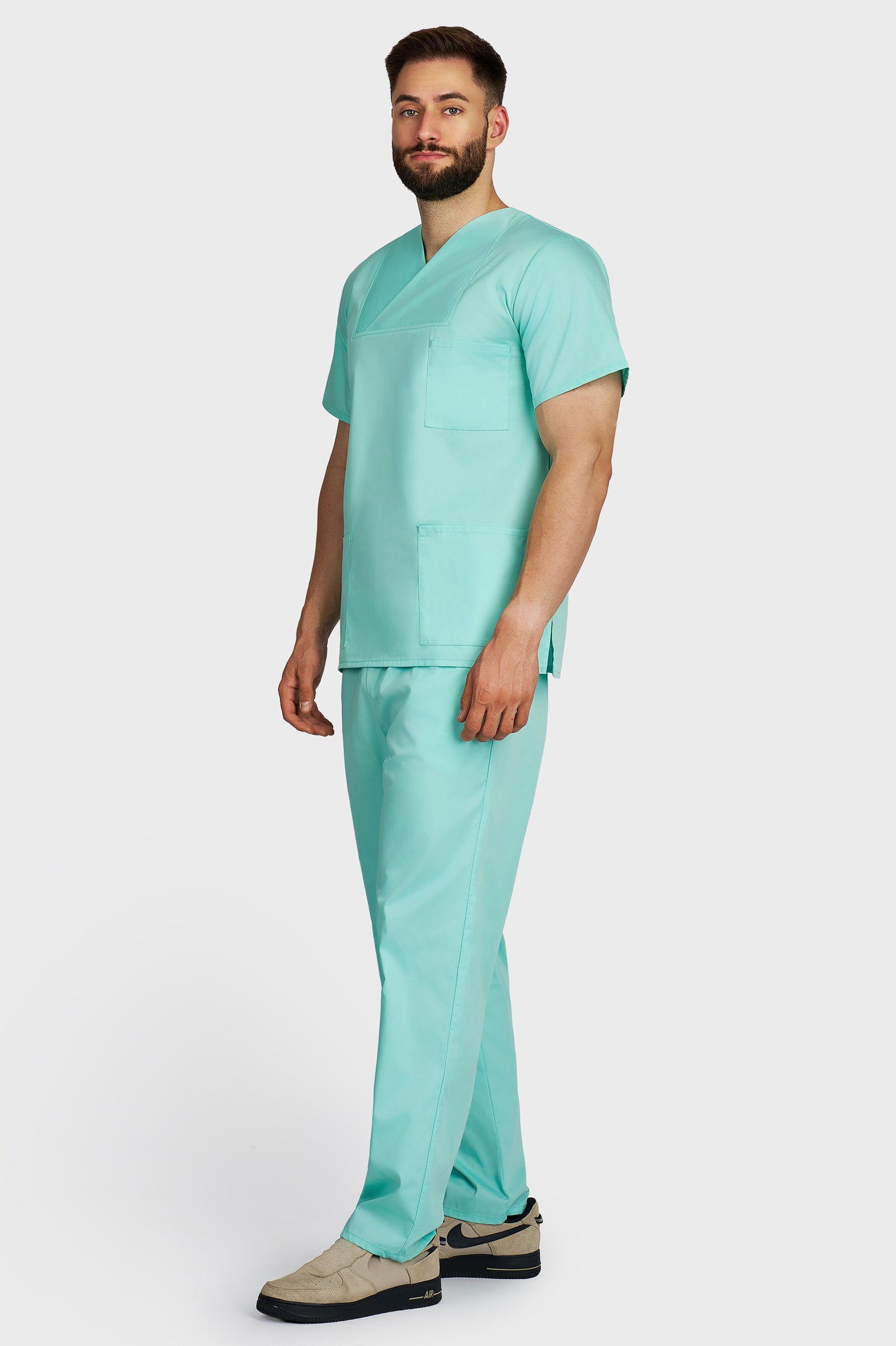 Costum medical barbati menta - bluza medicala Victoria si pantaloni cu elastic si snur, vedere laterala - AKITEX