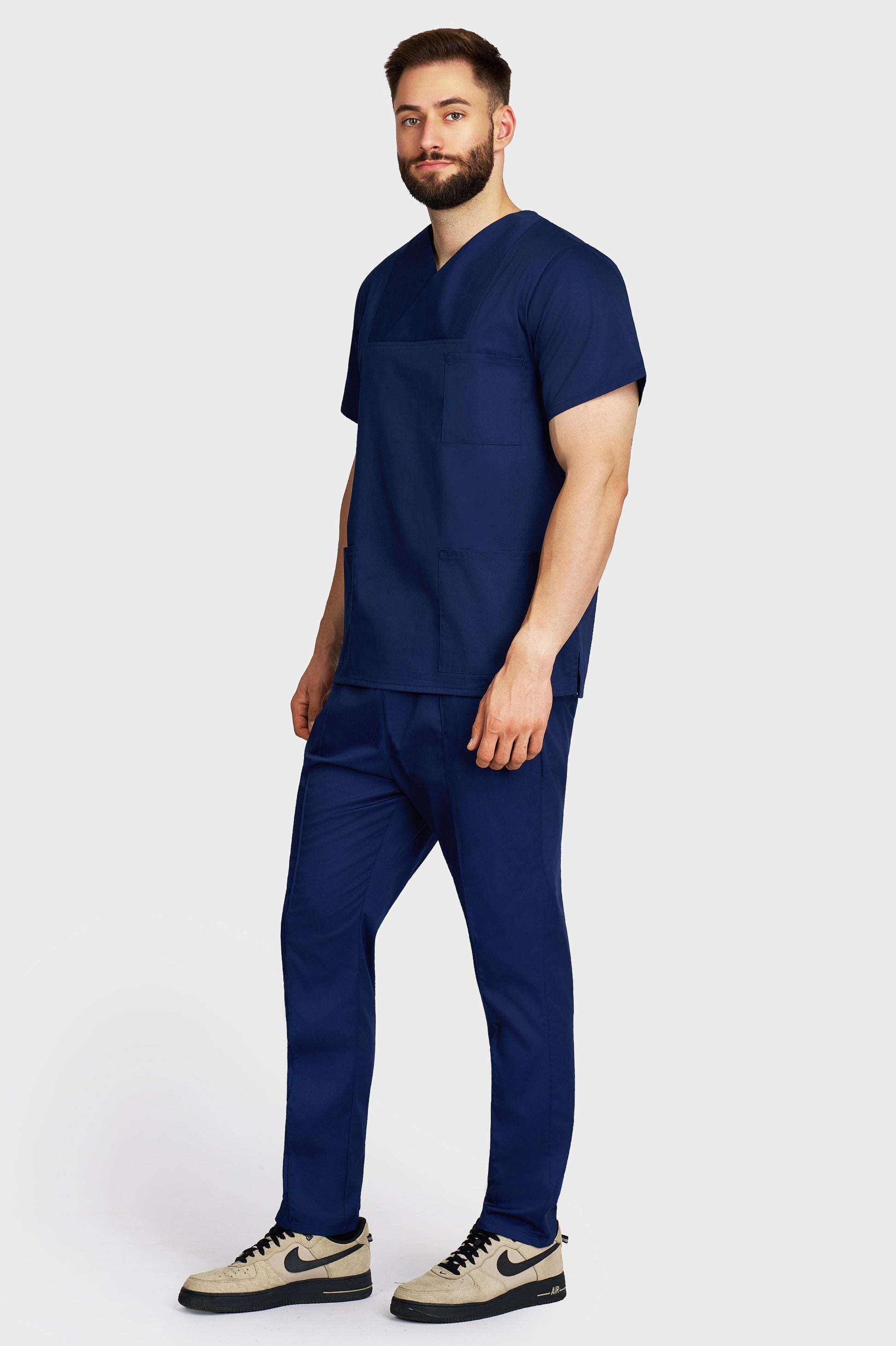 Costum medical barbati navy - bluza medicala Victoria si pantaloni Alisa, vedere laterala - AKITEX