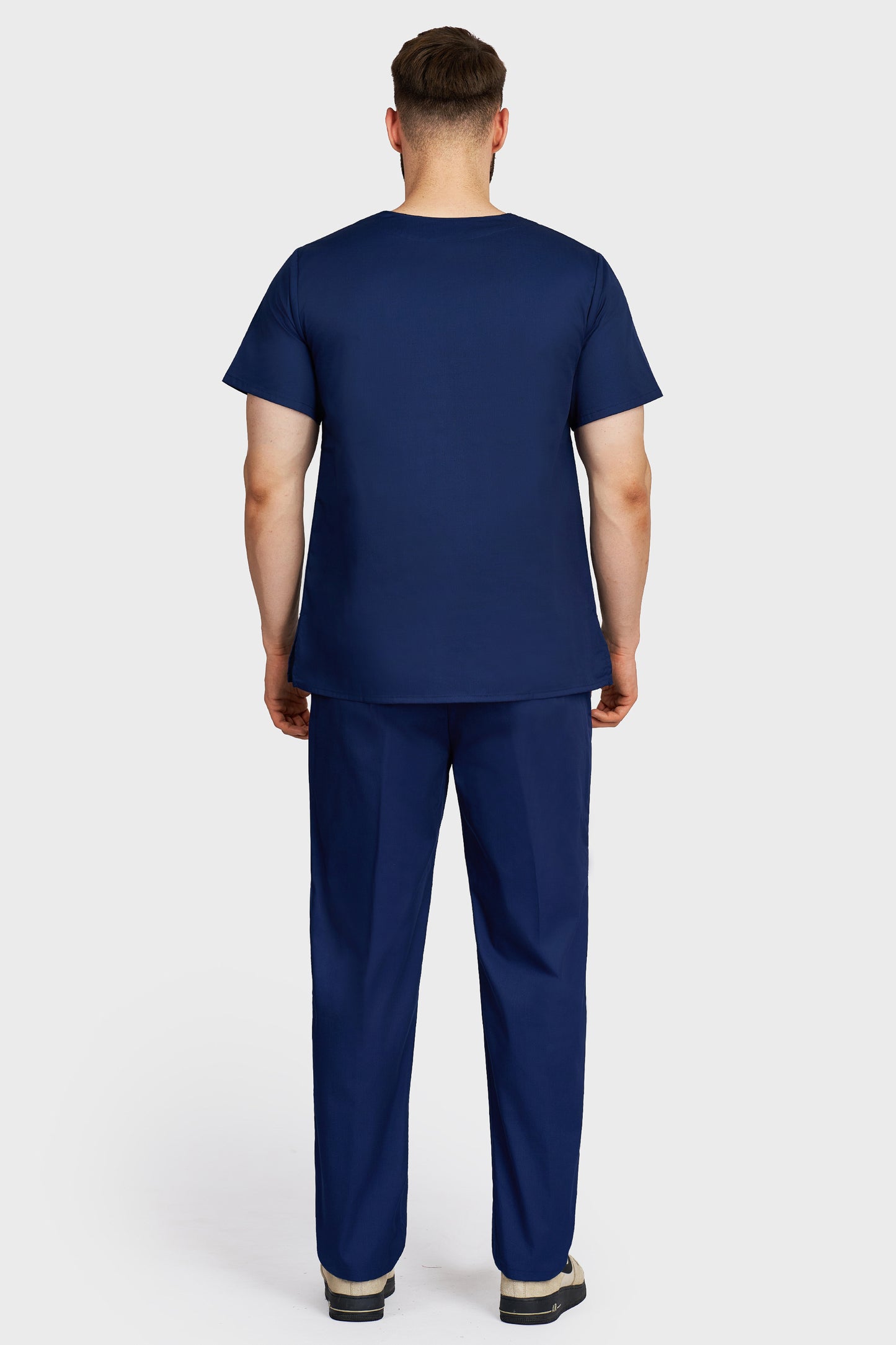 Costum medical barbati navy - bluza medicala Victoria si pantaloni cu elastic si snur, vedere din spate - AKITEX