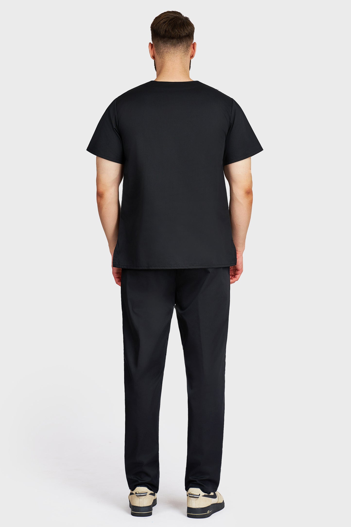 Costum medical barbati negru - bluza medicala Victoria si pantaloni cu elastic si snur, vedere din spate - AKITEX