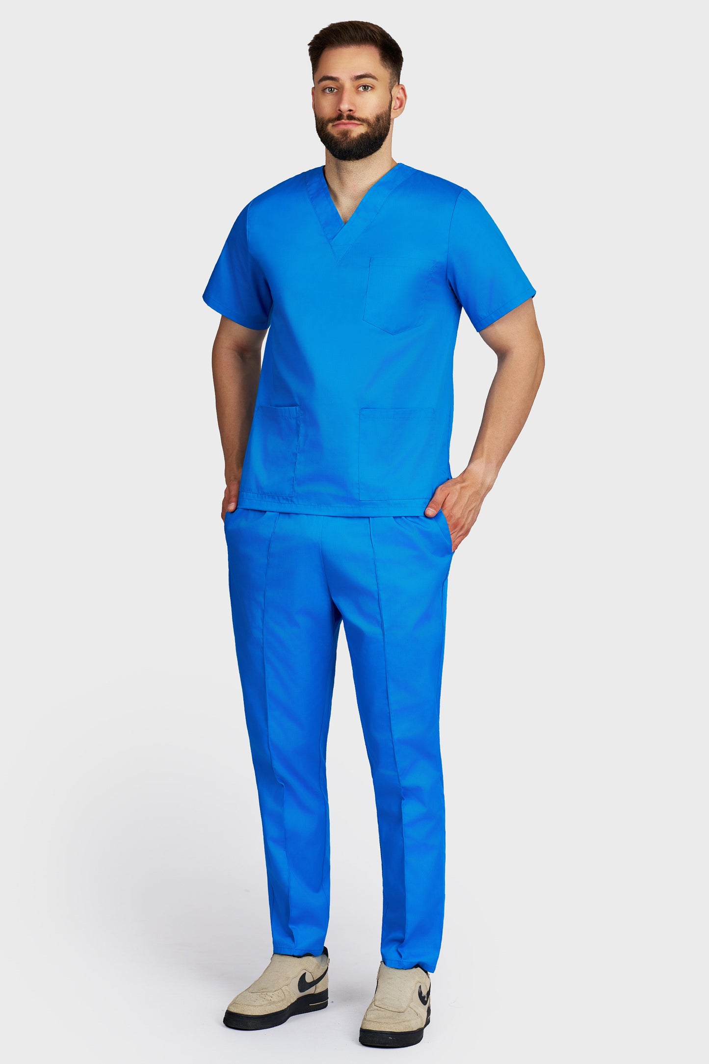 Costum medical barbati turquoise - bluza medicala cu guler in V si pantaloni Alisa, vedere din fata - AKITEX