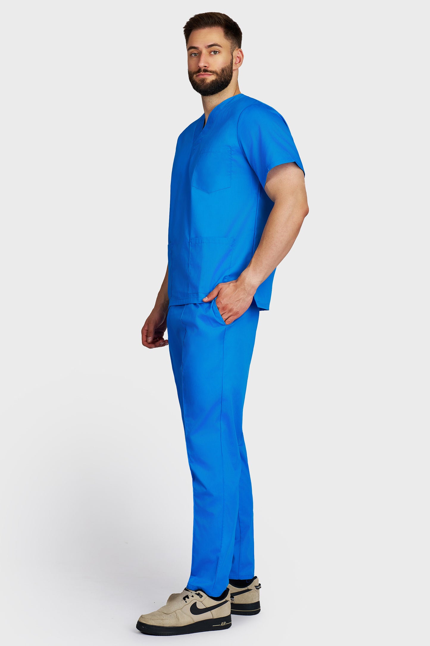 Costum medical barbati turquoise - bluza medicala cu guler in V si pantaloni Alisa, vedere laterala - AKITEX