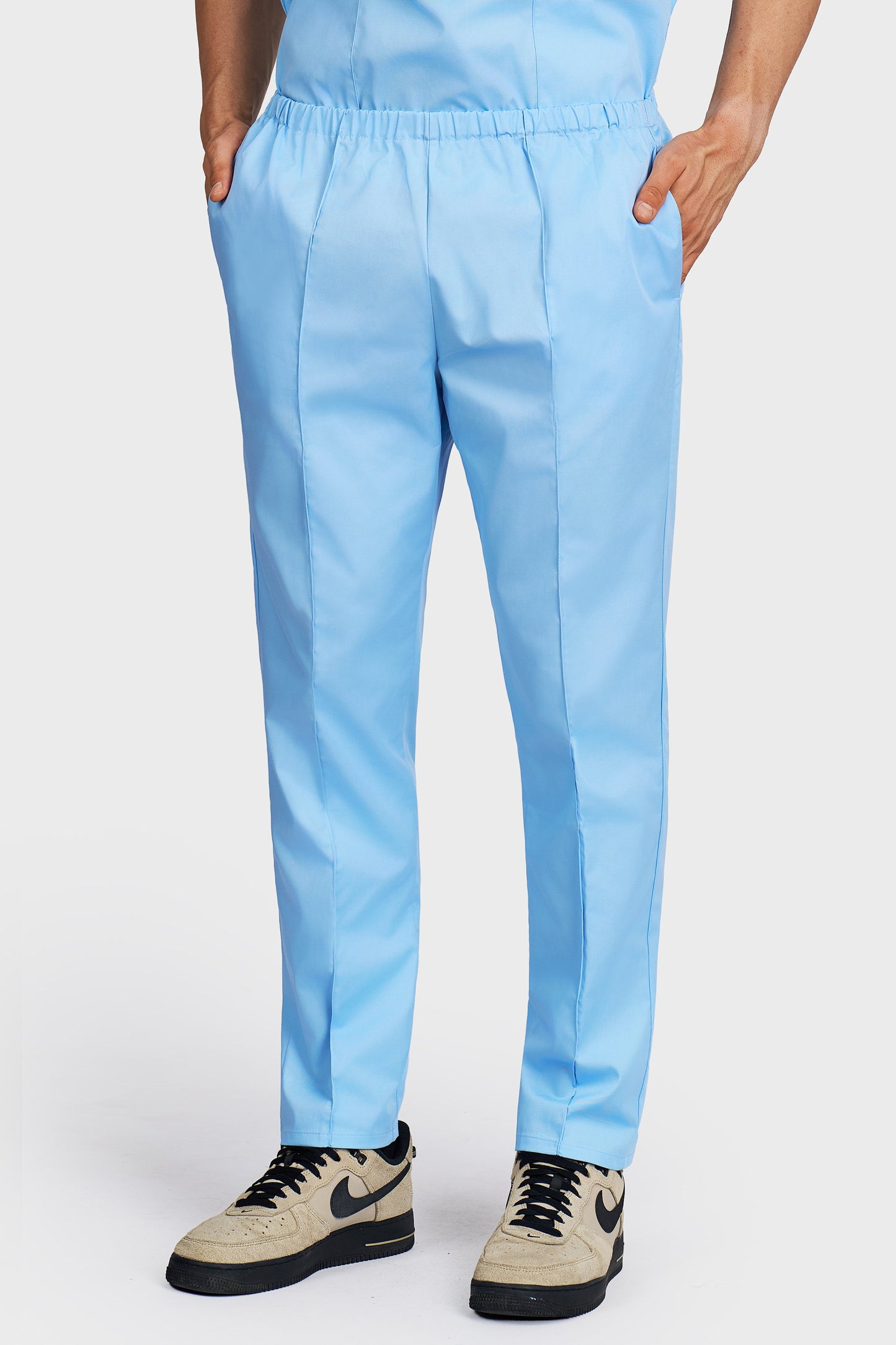 Pantaloni medicali barbati Alisa bleu deschis - vedere din fata - AKITEX